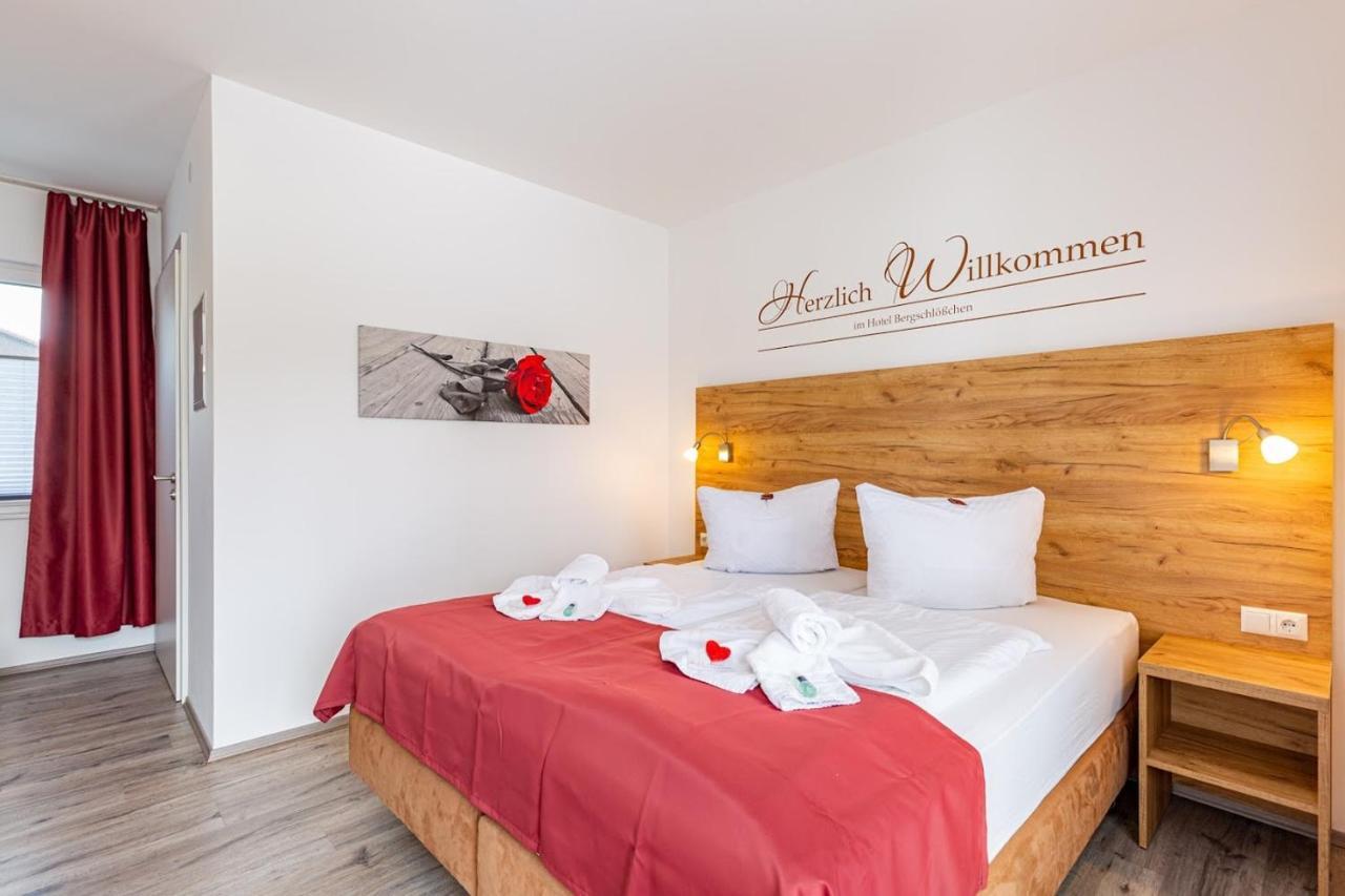 Standard Twin Room,738128110:JPEG