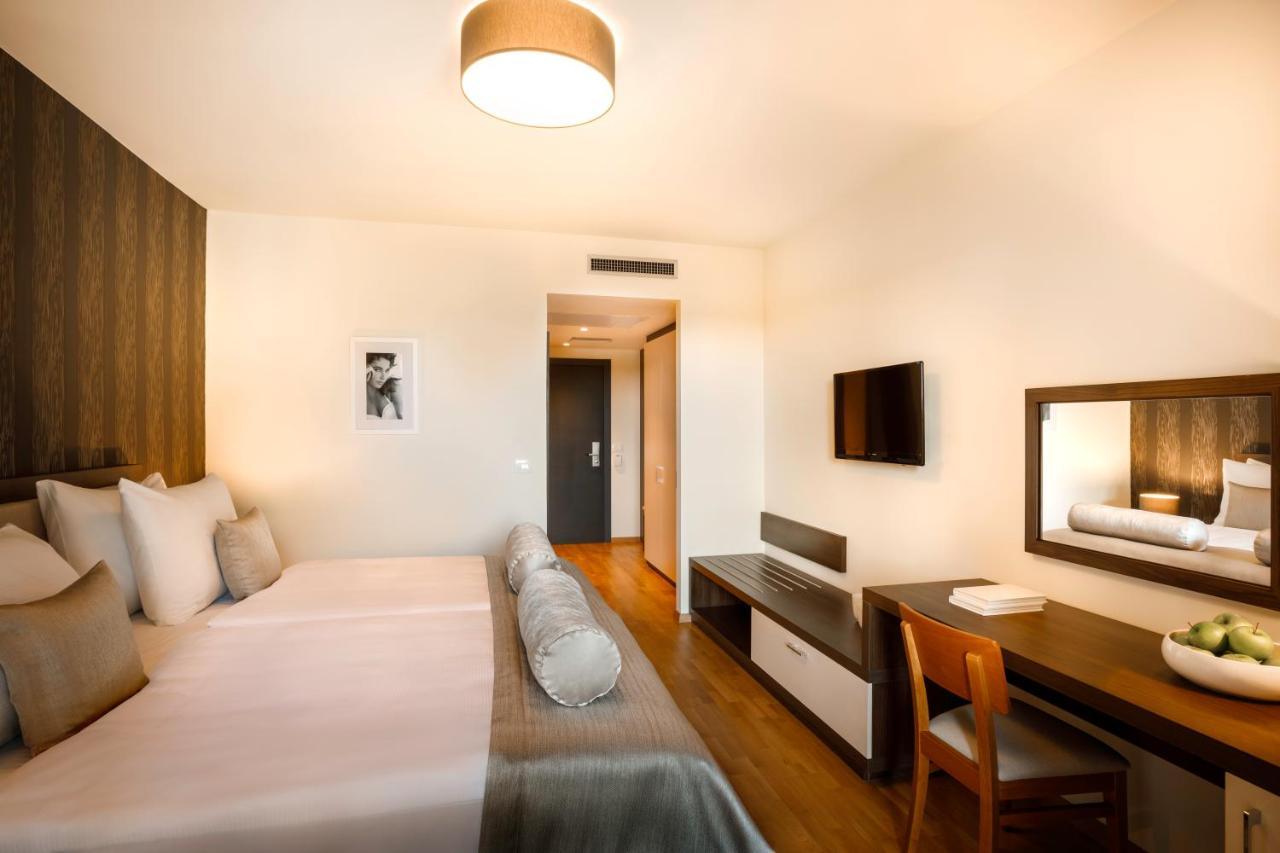Standard Double Room with Balcony and Park View,1130740830:JPEG