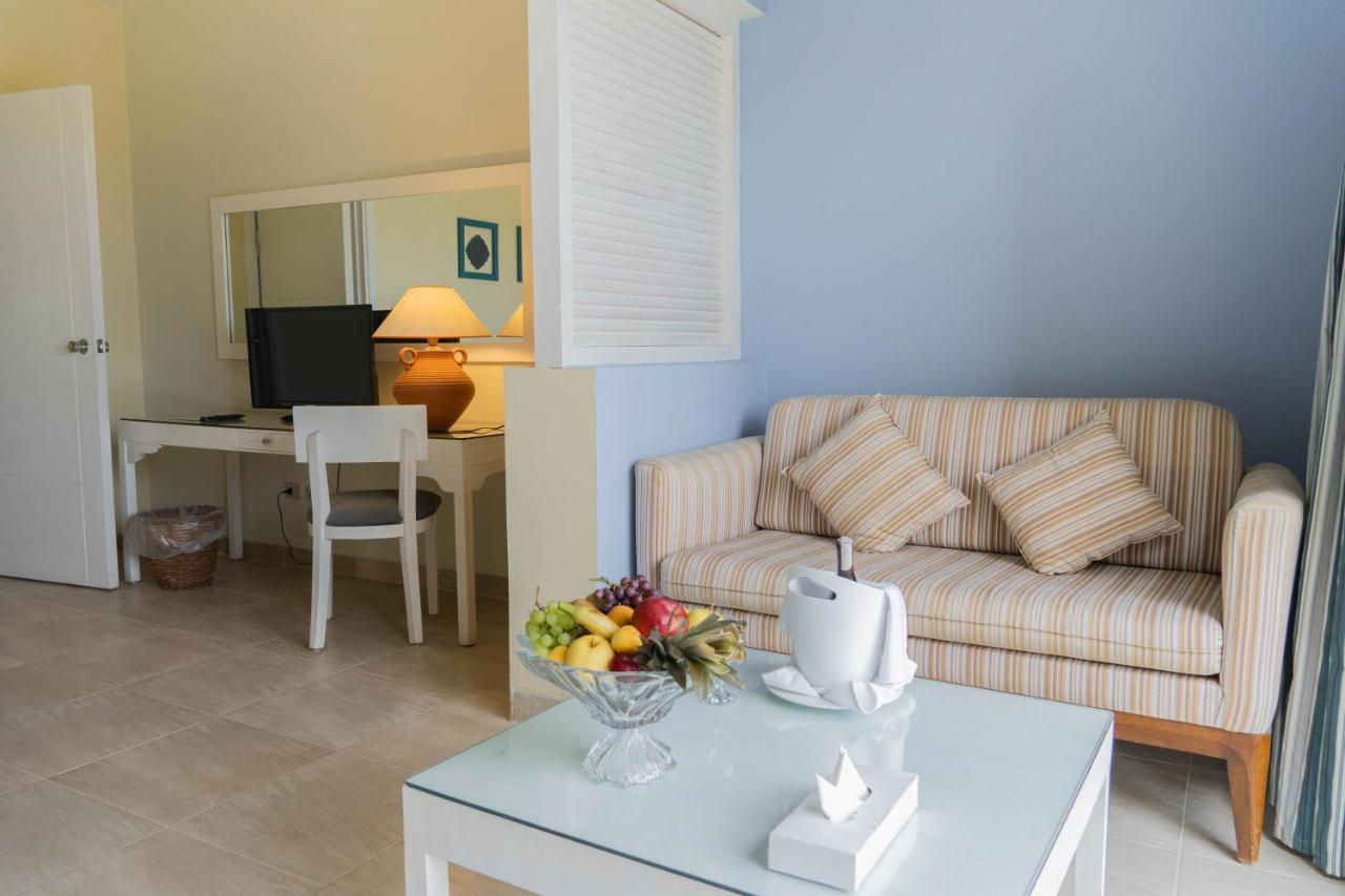 Family Room,1137963607:JPEG