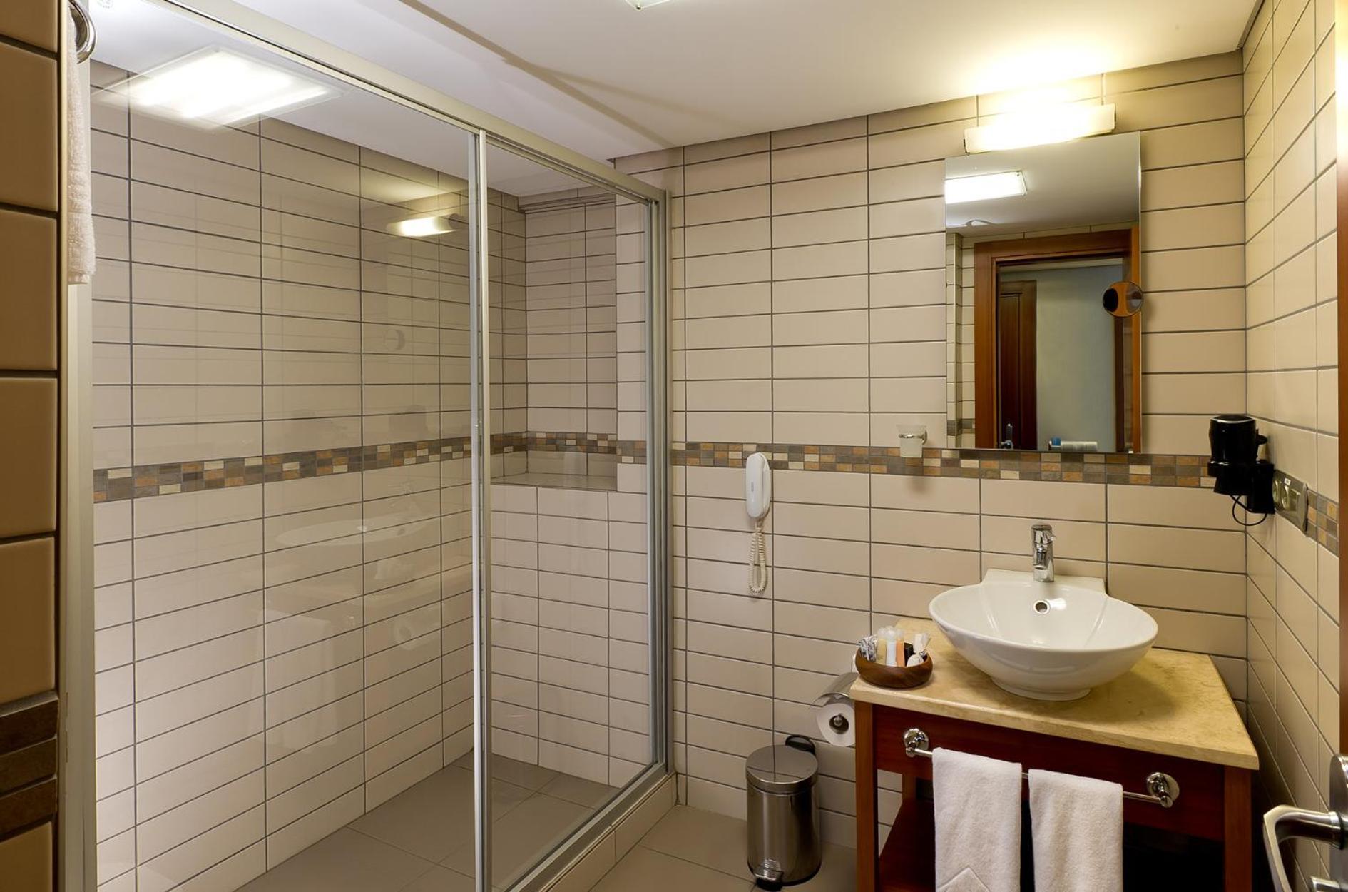Connected Family Room 2 Bedrooms & 2 Private Bathrooms,1209852988:JPEG