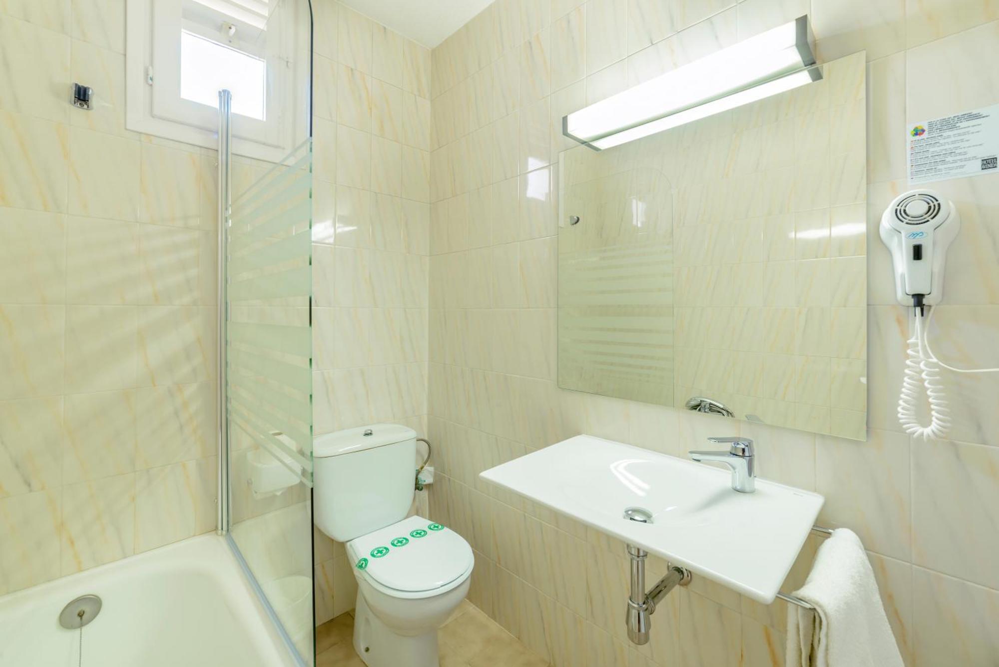 Doppelzimmer mit Balkon (2 Erwachsene + 1 Kind)