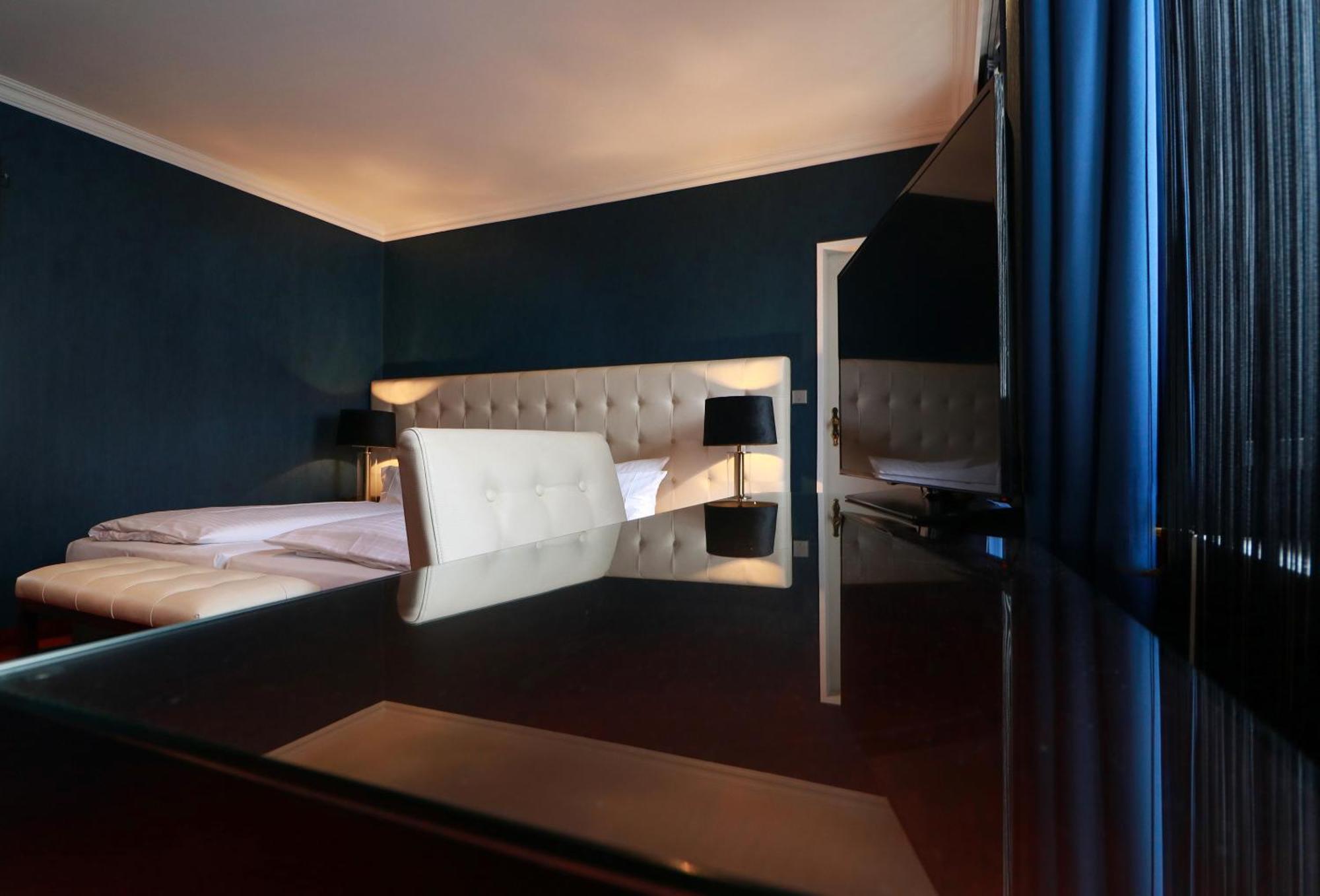 Business Double Room,1219186888:JPEG