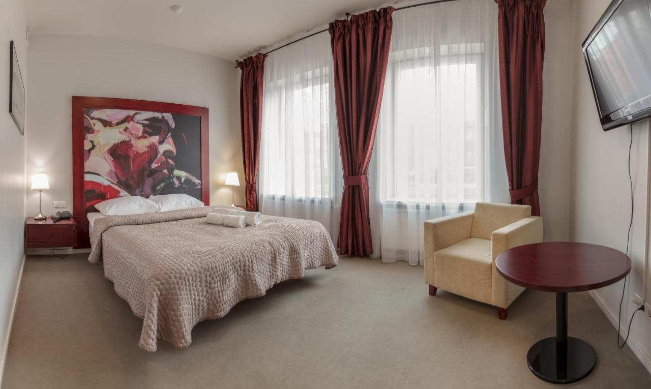 Standard Family Room,1244424646:JPEG