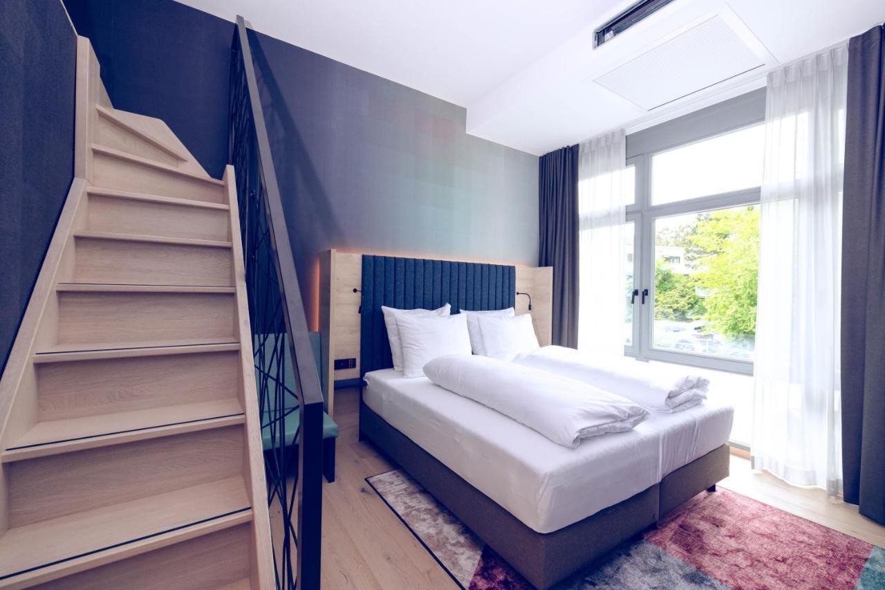Family Friends Room Balcony,1343973005:JPEG
