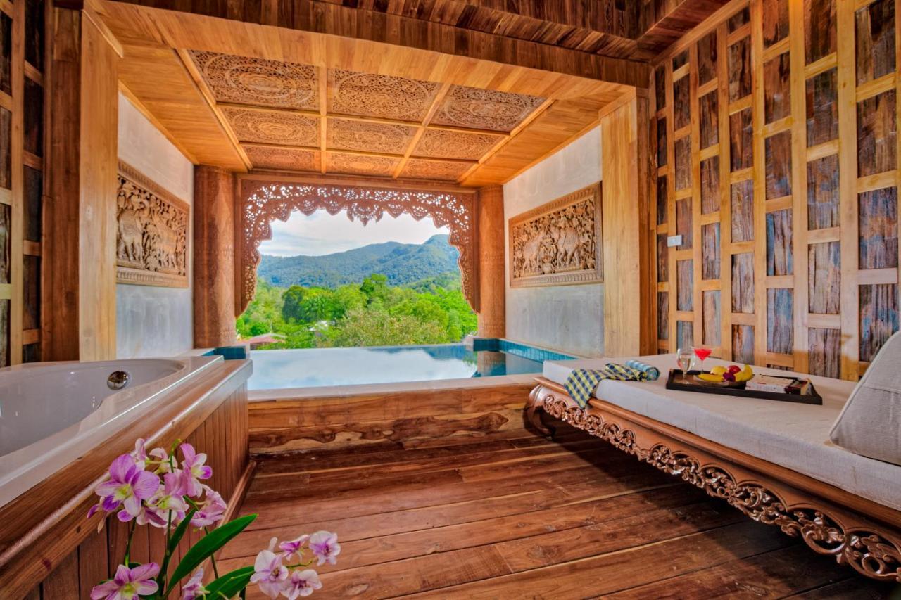 Pool-Suite mit Blick auf das Wasser