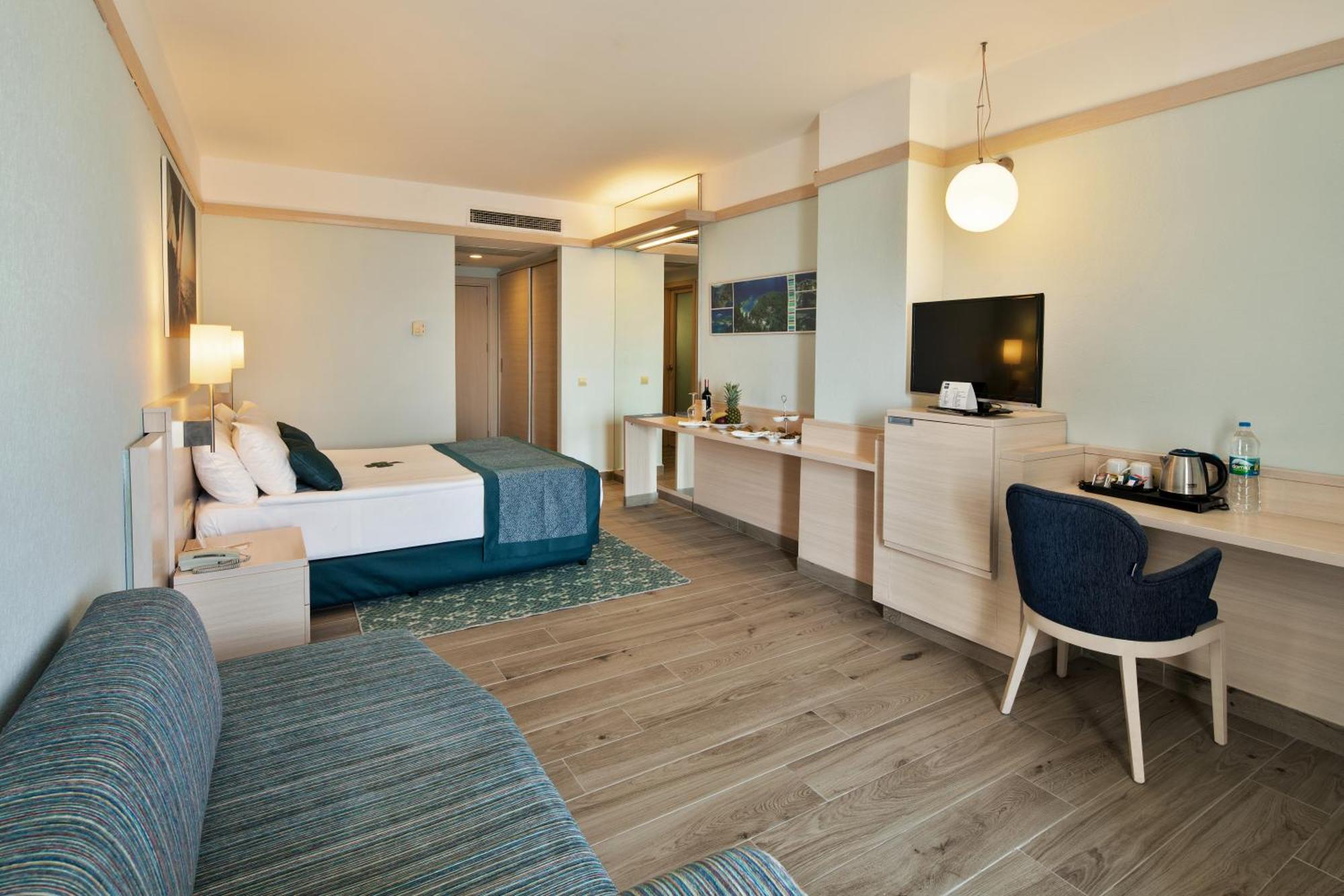 Standard Zimmer mit Poolblick