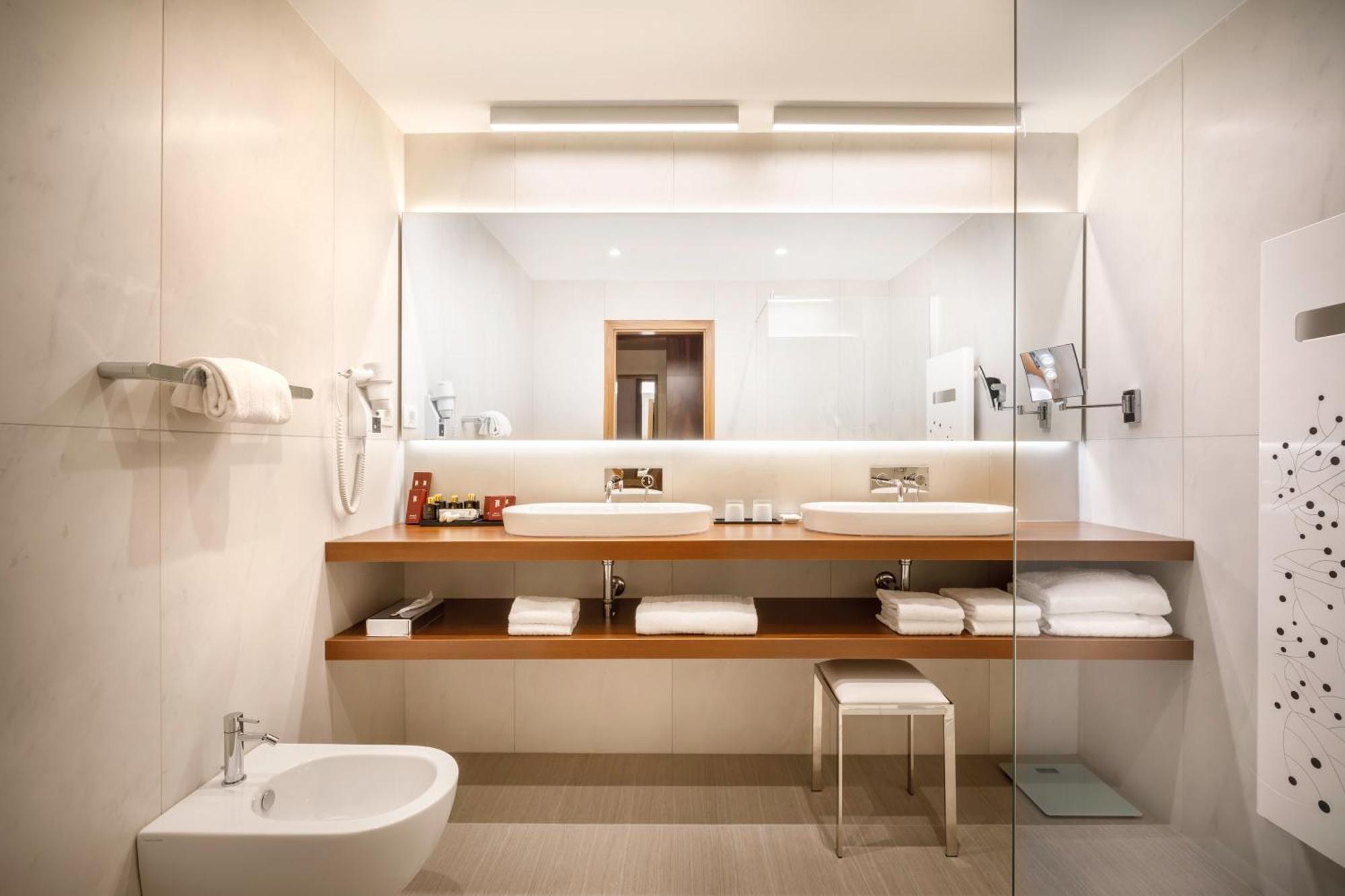 Standard Single Room with Balcony and Park View