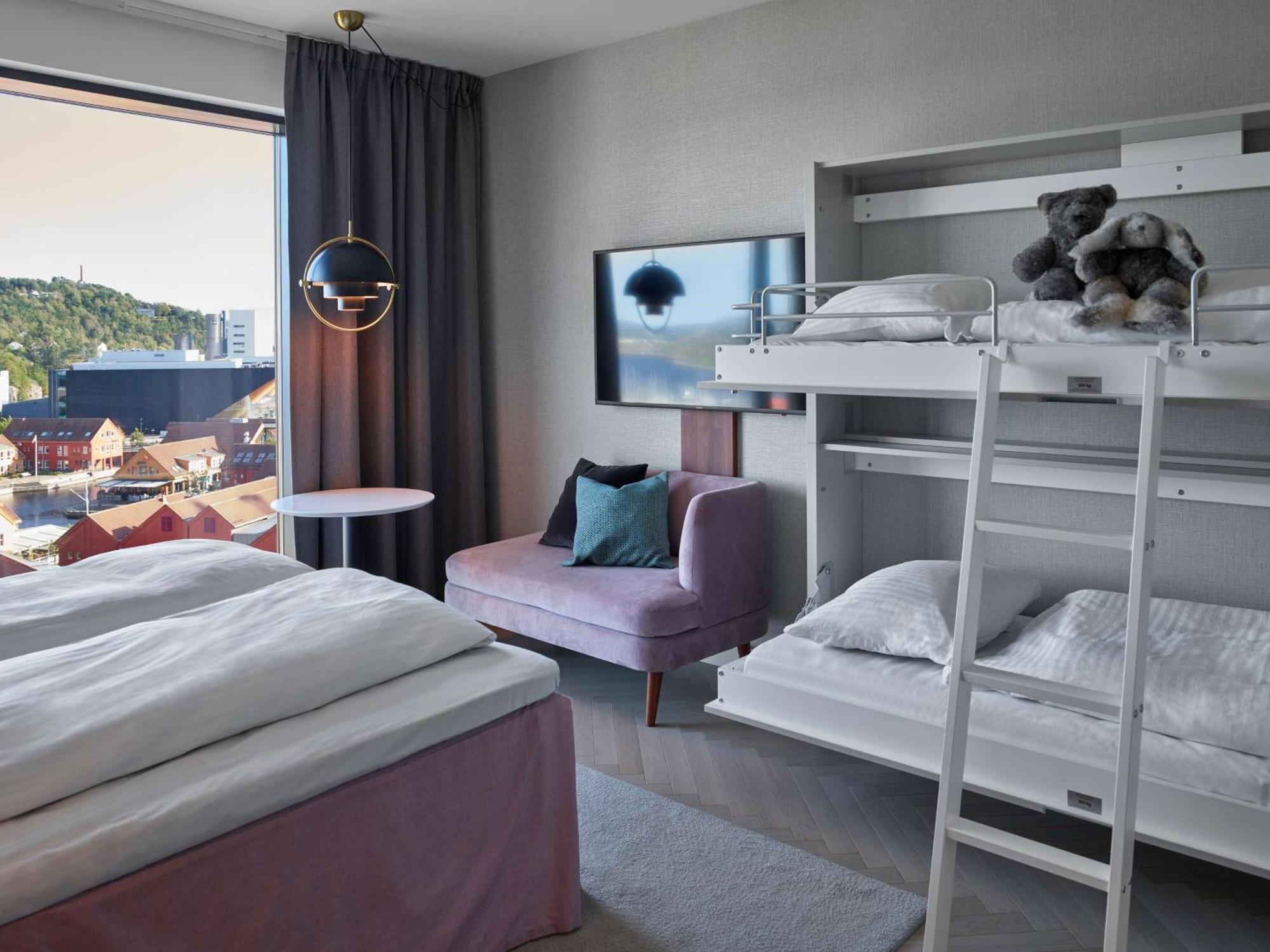 Family Room,1280340895:JPEG