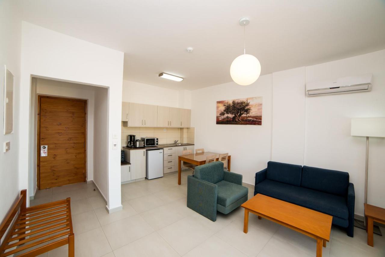 Superior Three-Bedroom Apartment Panoramic View to the Sea,1291514206:JPEG