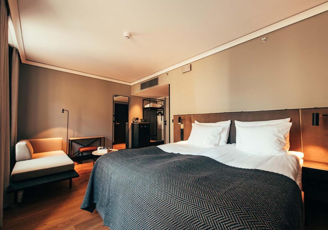 Superior, 1 King bed,1317492013:JPEG