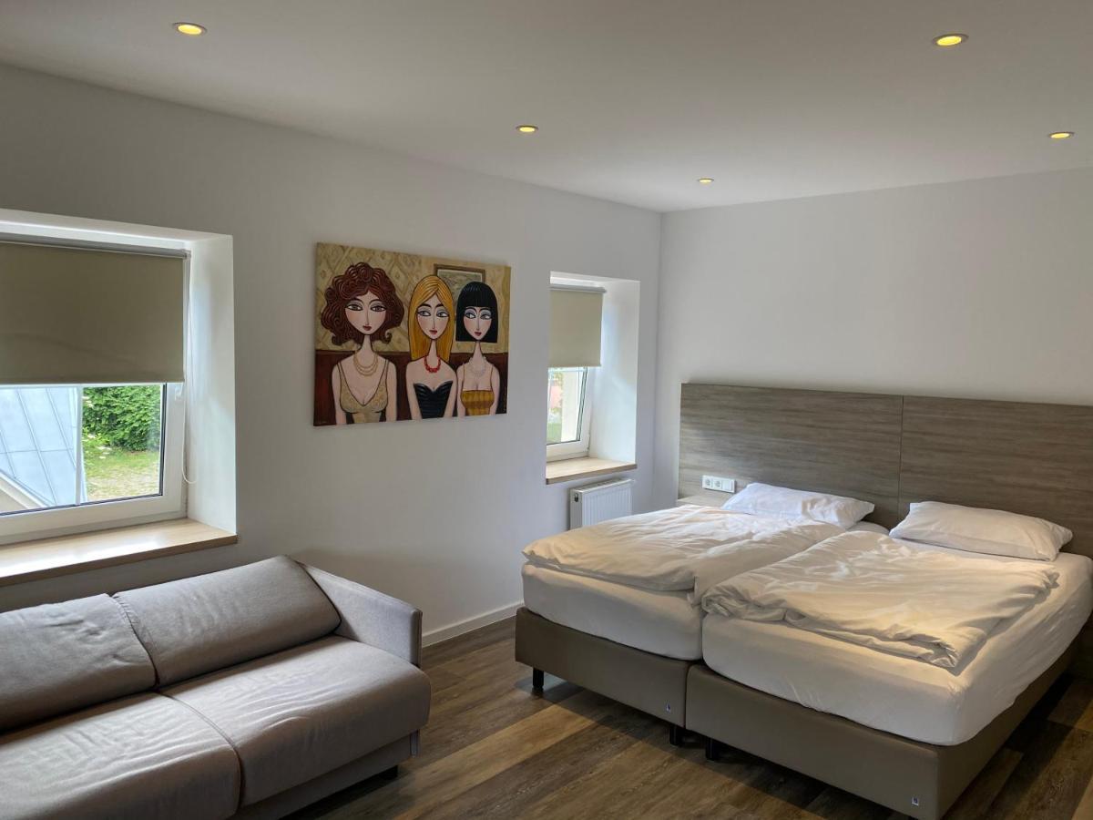 Family Room with Garden View,1293695167:JPEG