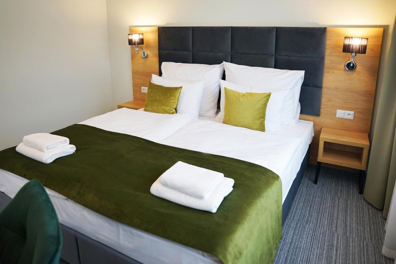 Family Studio,1294553257:JPEG