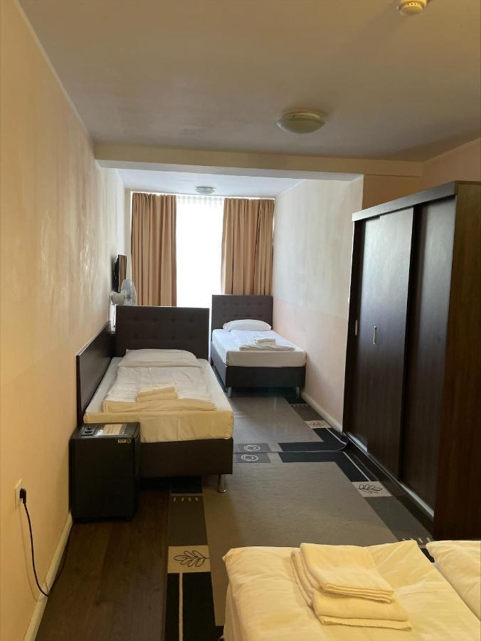 Family Room,1296161980:JPEG