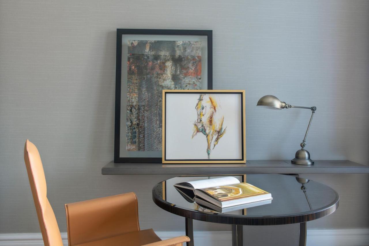Club Zimmer mit Kingsize-Bett und Zugang zur Lounge