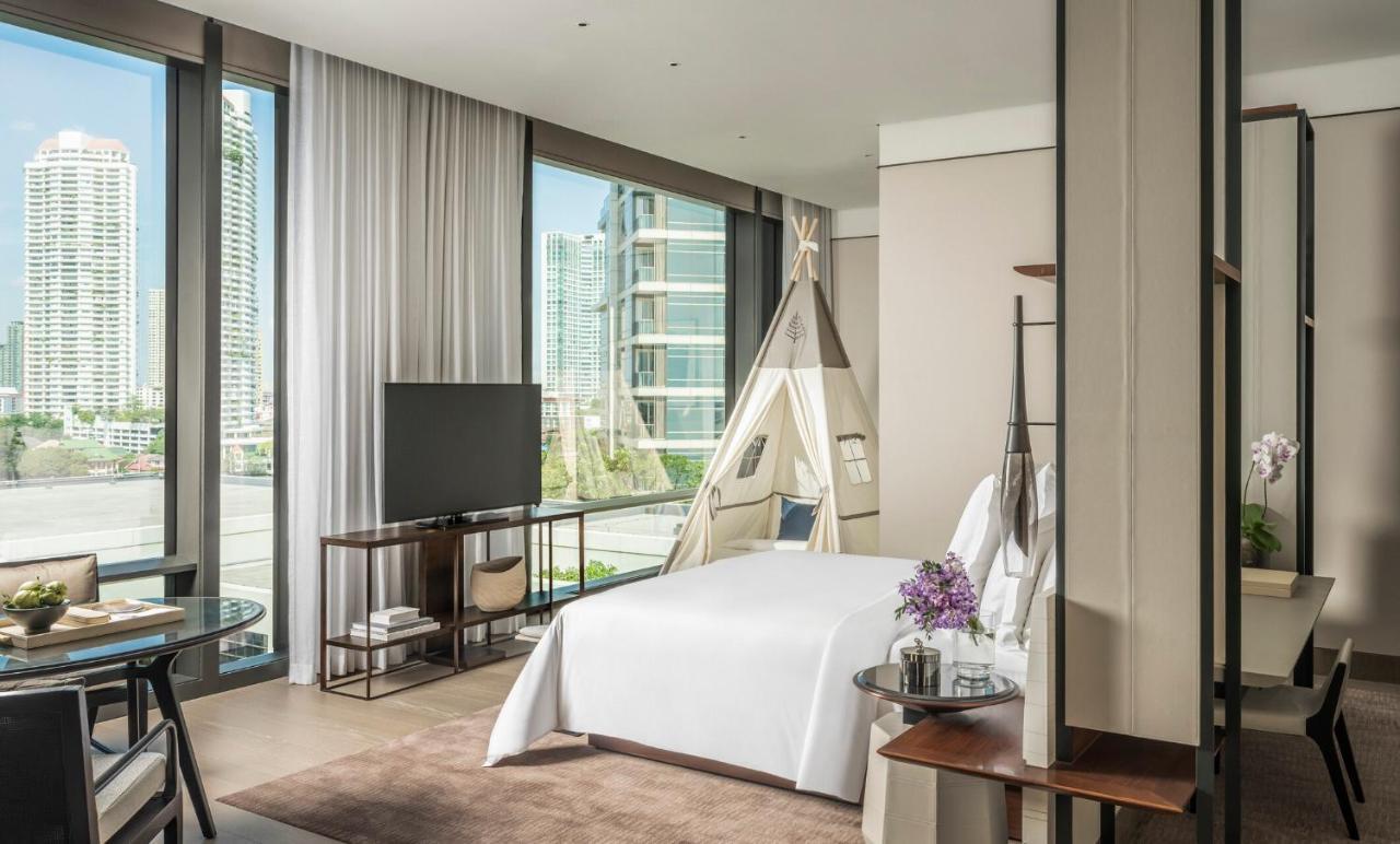 Four Seasons Family Room,1458317824:JPEG