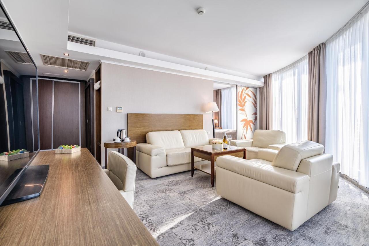 Suite,1386888743:JPEG