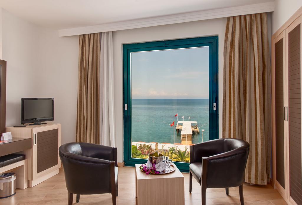 Family Room,1200703480:JPEG