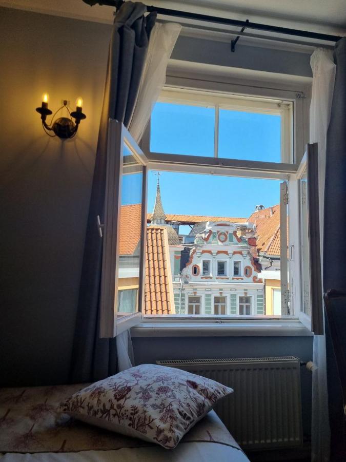 Single Room,1425666207:JPEG