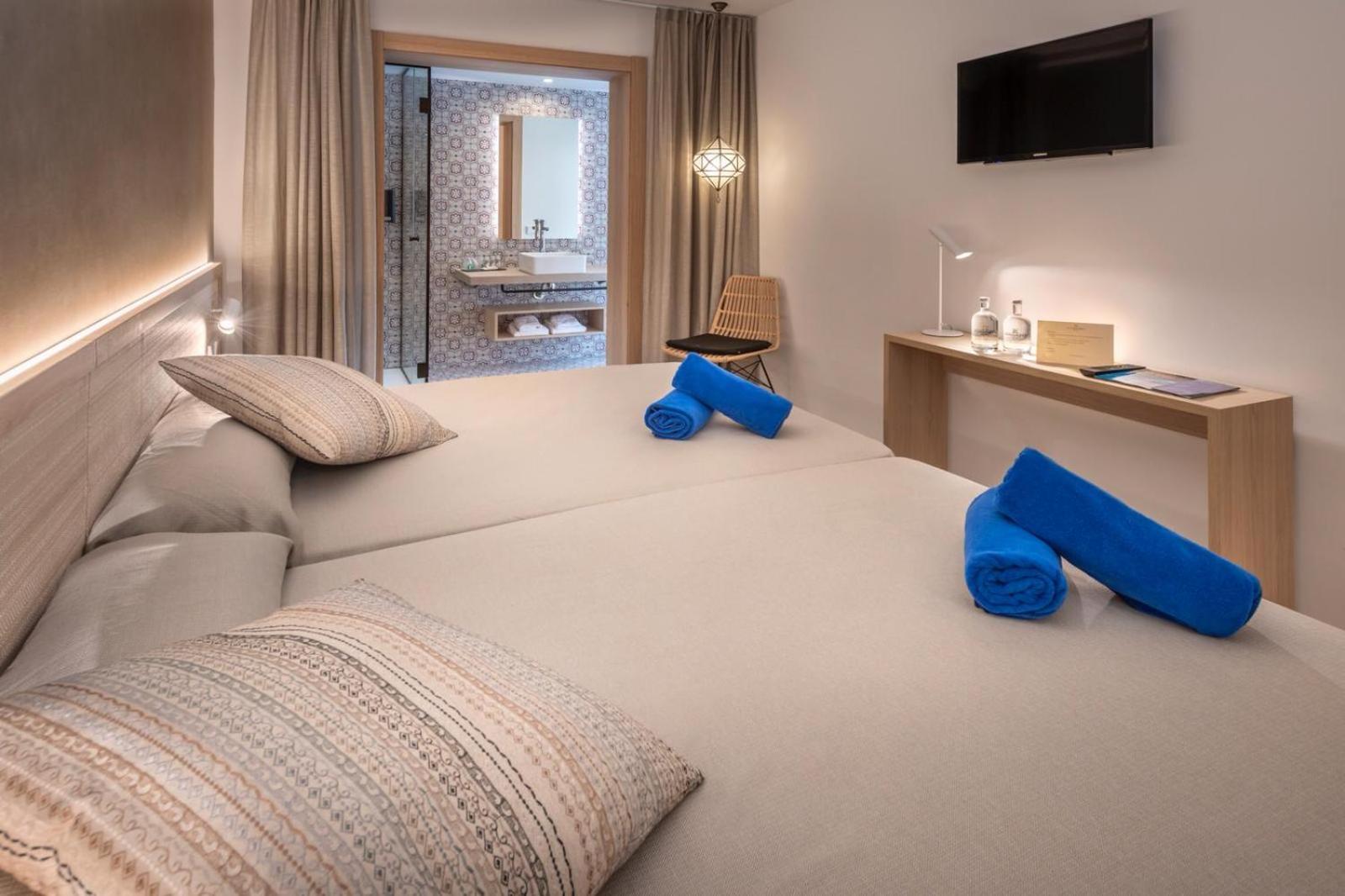 Premium Quadruple Room,1431807232:JPEG