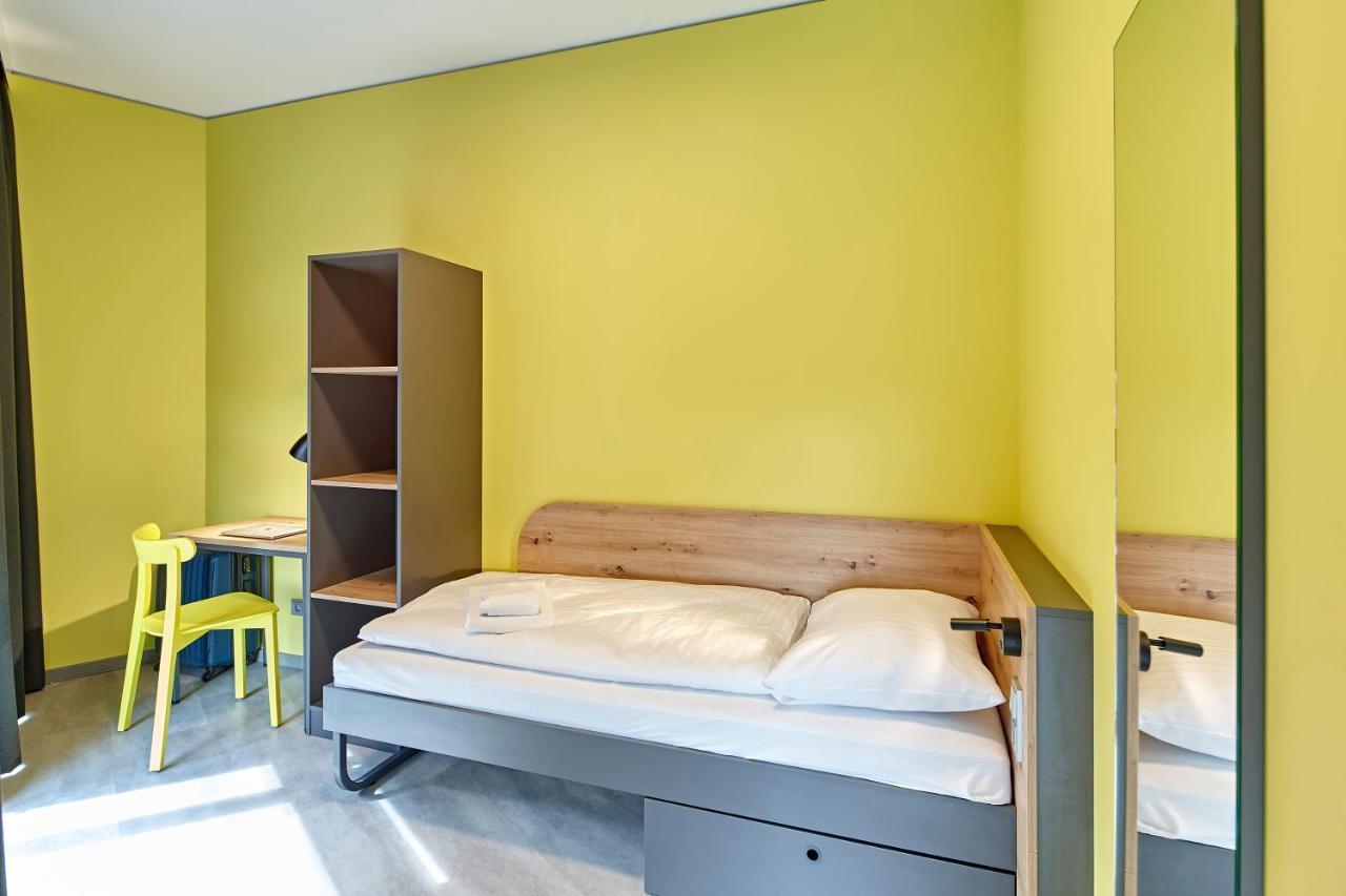 Small Single Room,1481240051:JPEG