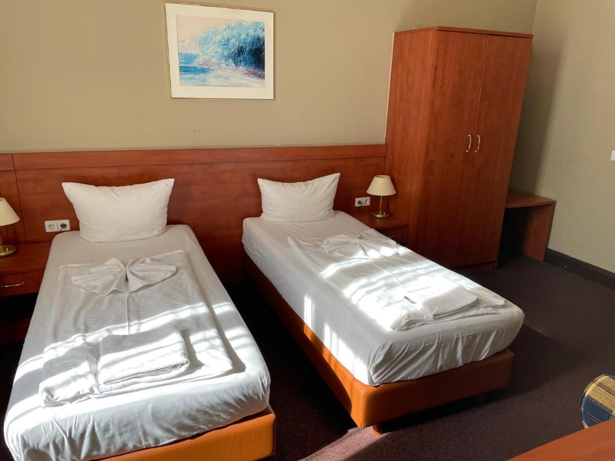 Standard Twin Room,1465756895:JPEG
