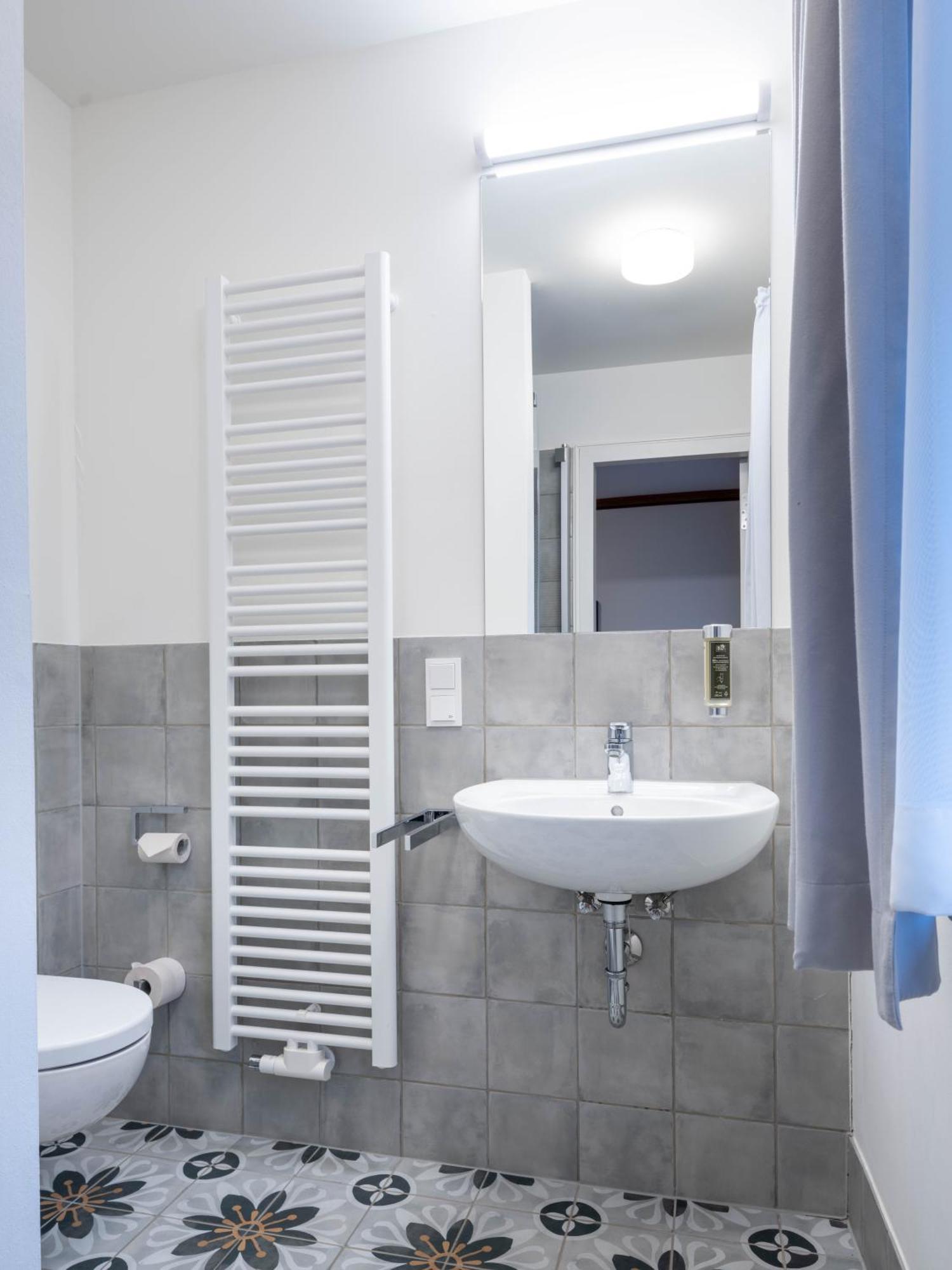 Single Room,1498924852:JPEG