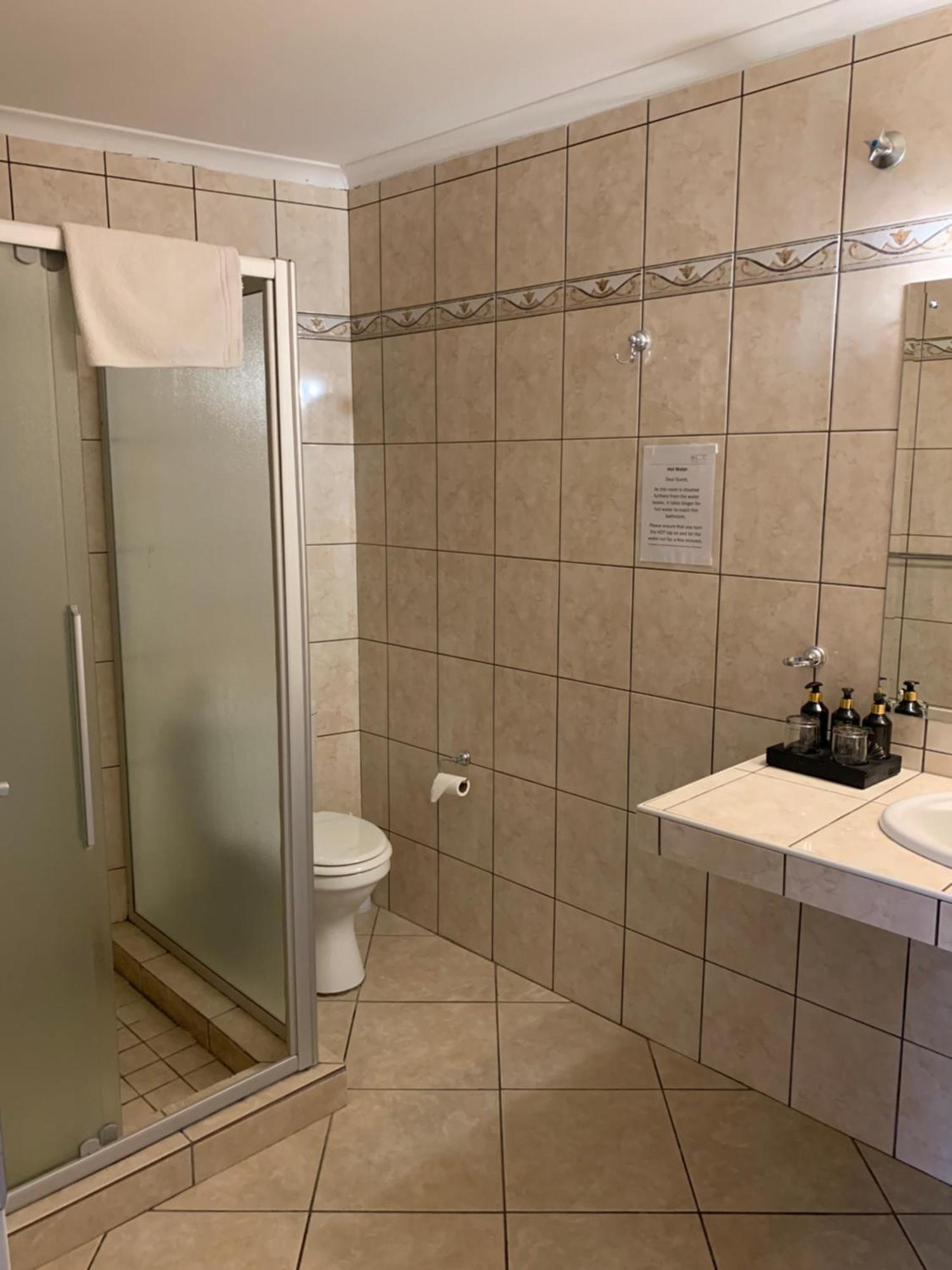 Standard Twin Room,1534347121:JPEG