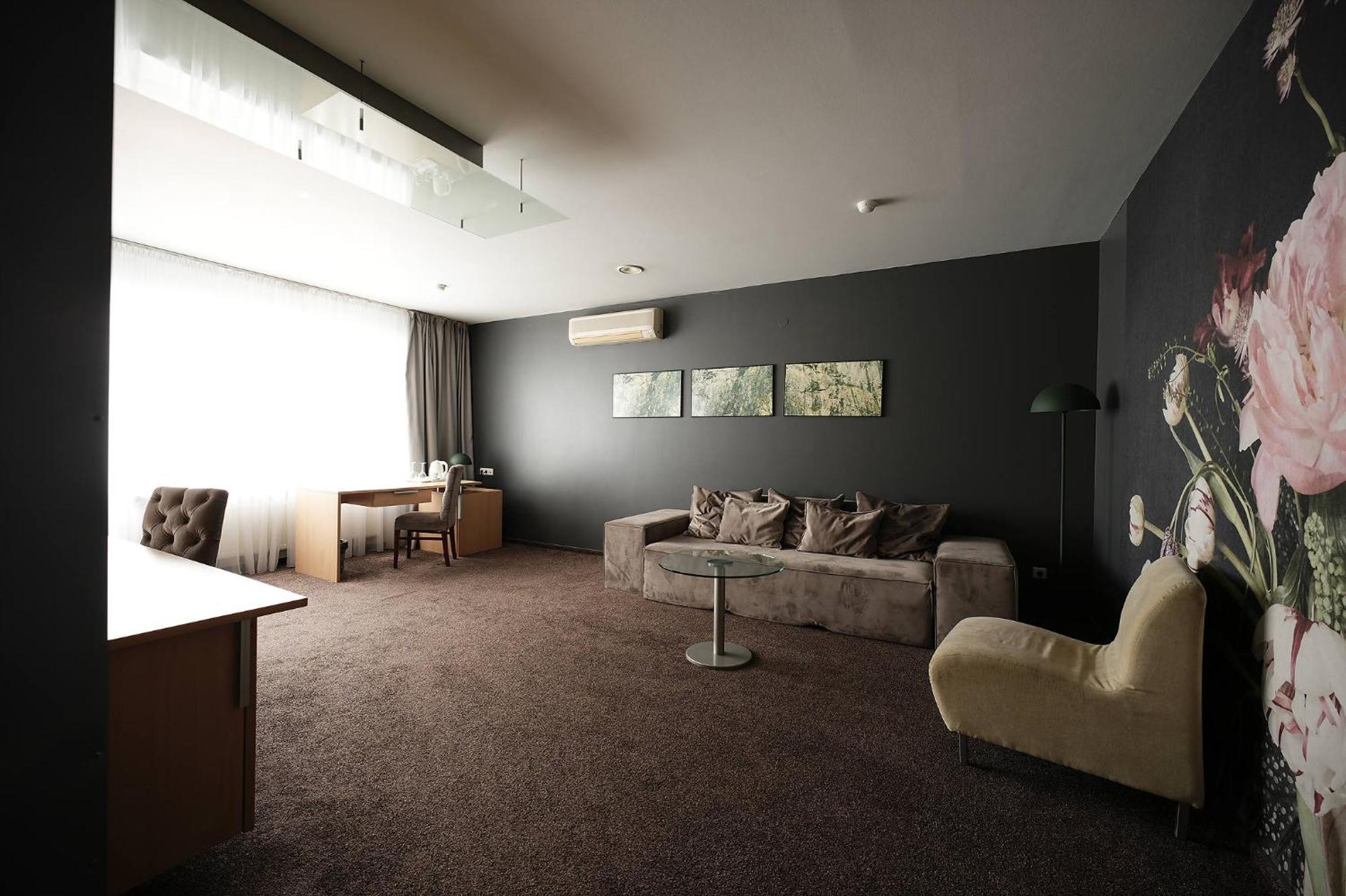 Apartment with Terrace,1537149463:JPEG