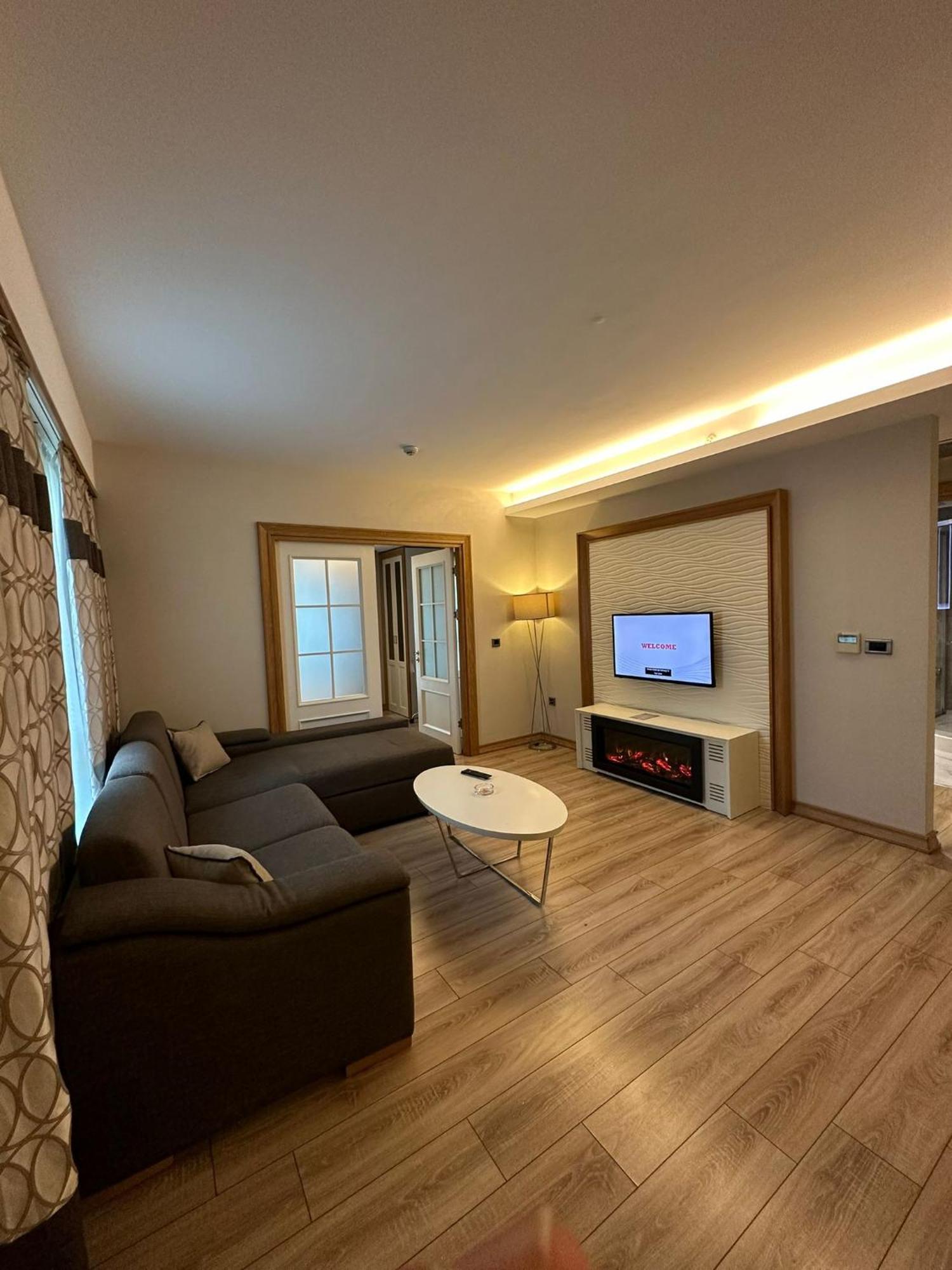 Queen Suite,1538099896:JPEG