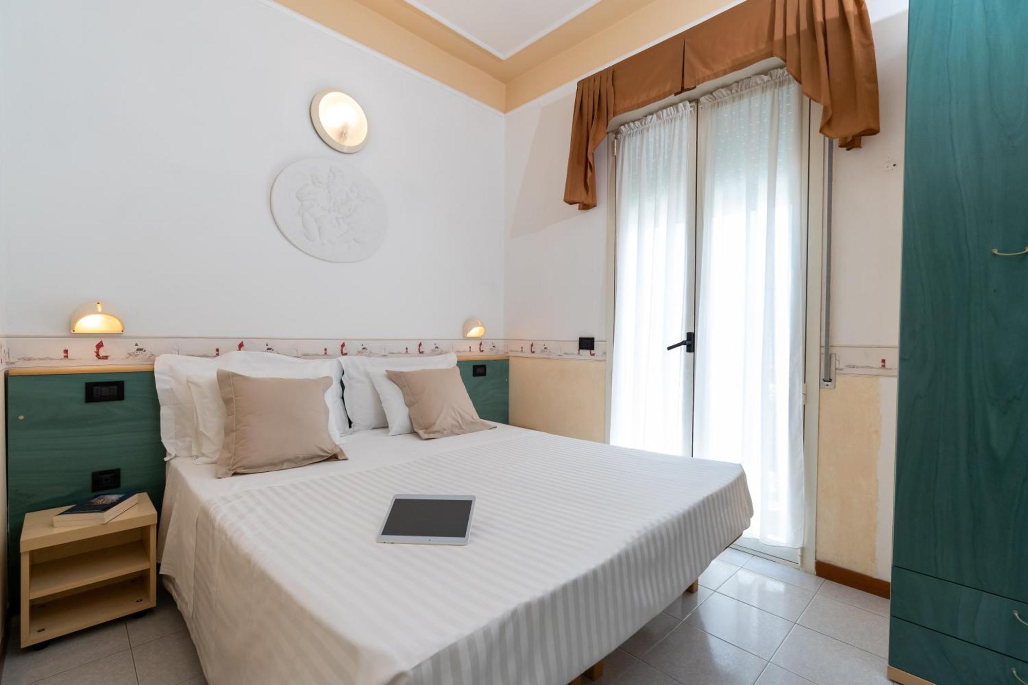 Standard Double or Twin Room,746455970:JPEG