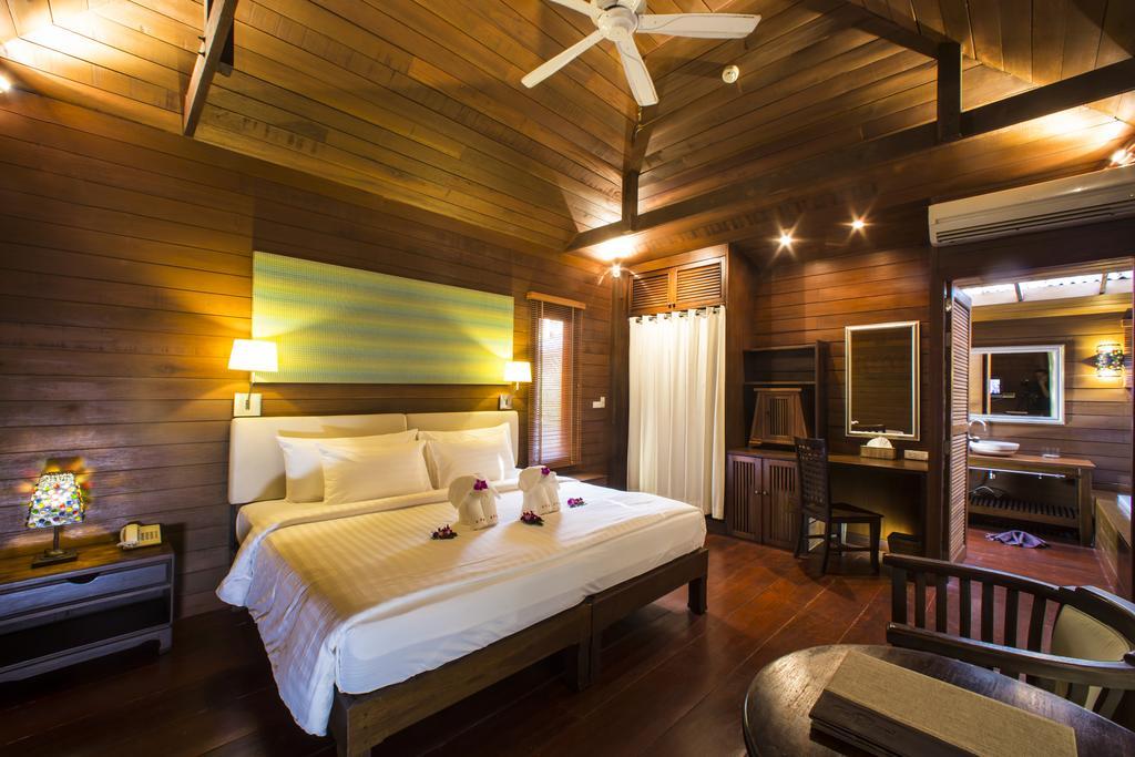 Deluxe Room,1583656512:JPEG