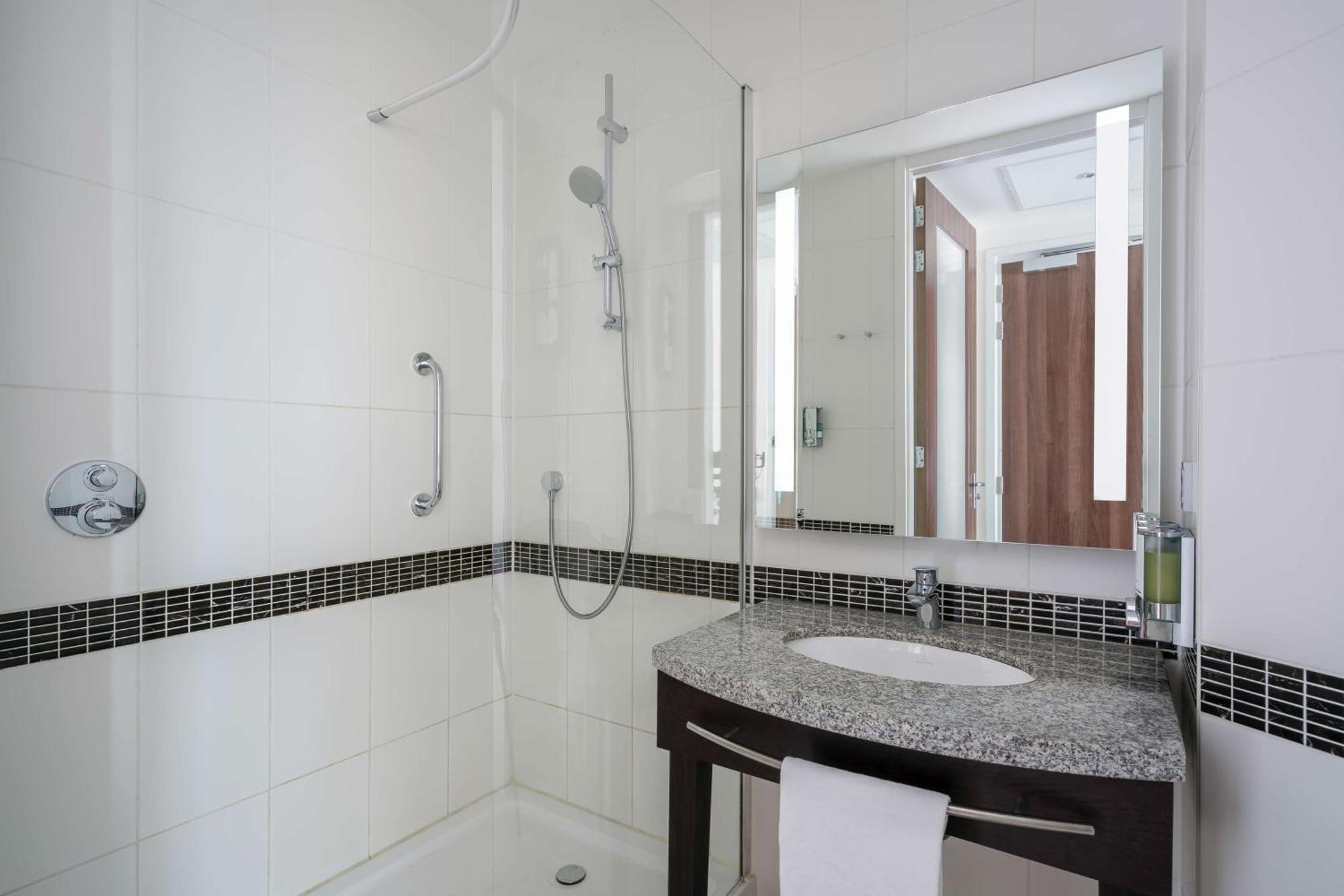 Queen Room with Sofa Bed,1552477681:JPEG