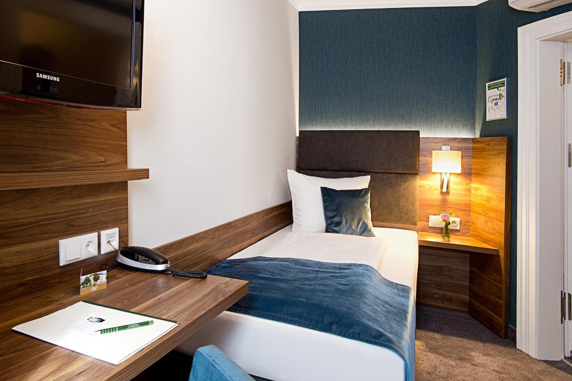 Small Single Room,1498598155:JPEG