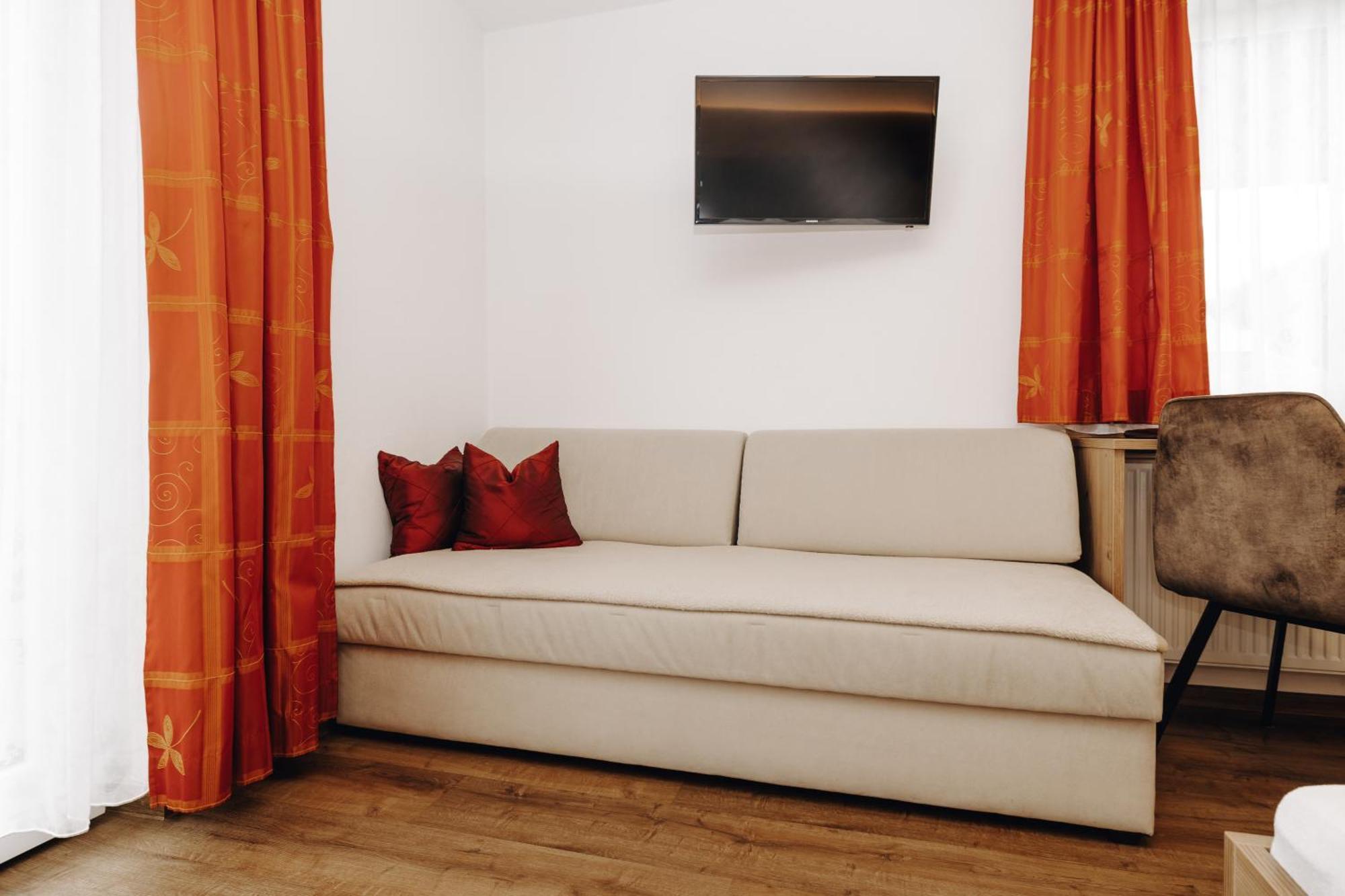 Double Room,1554296602:JPEG