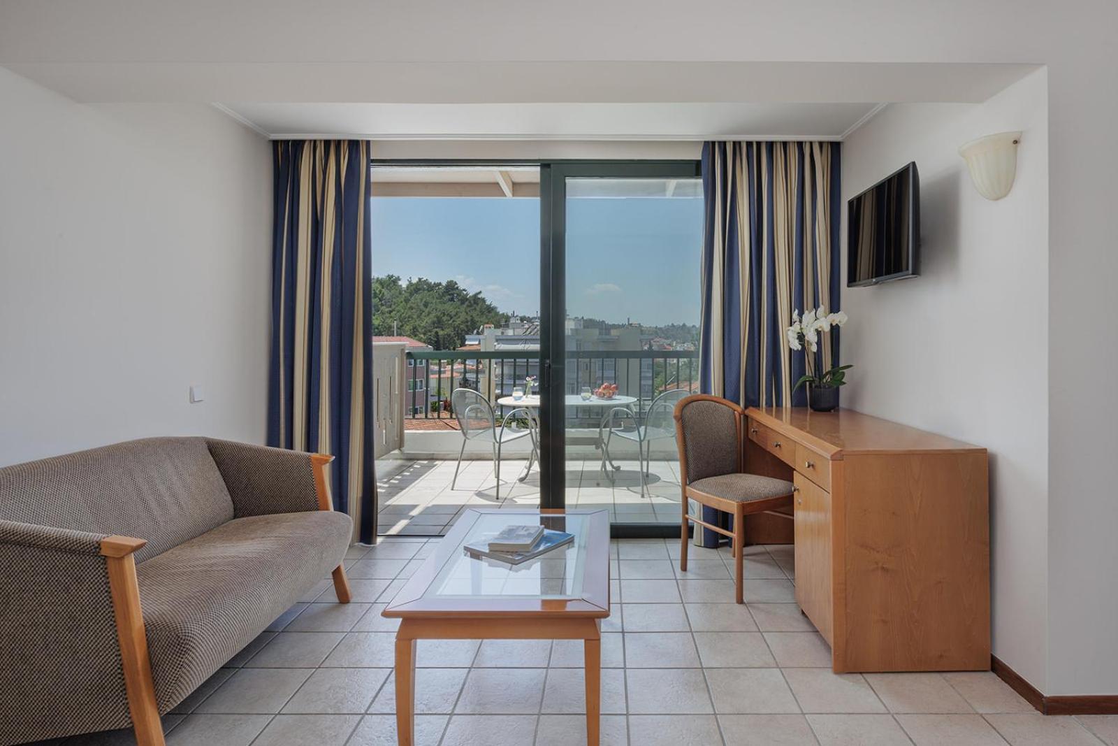 One-Bedroom Suite,1555147423:JPEG