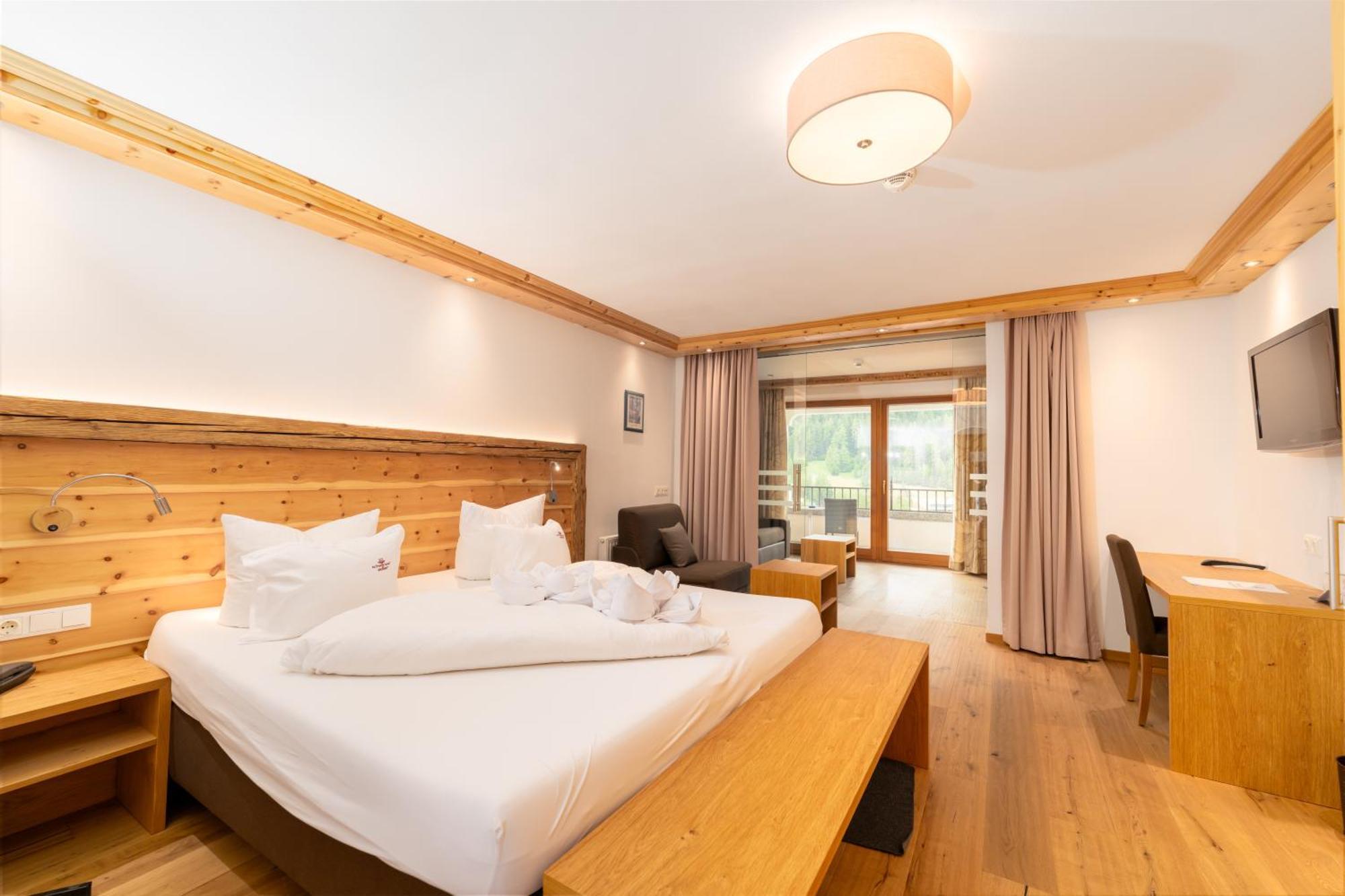 Deluxe Suite,1555629631:JPEG