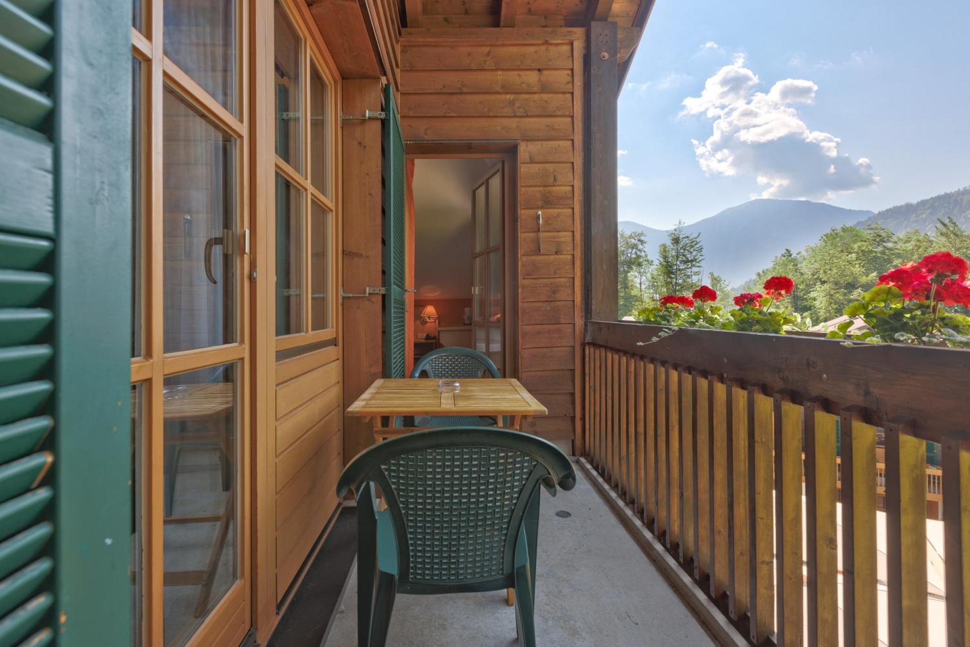 Comfort Single Room with Mountain View and shared Balcony,1556056606:JPEG
