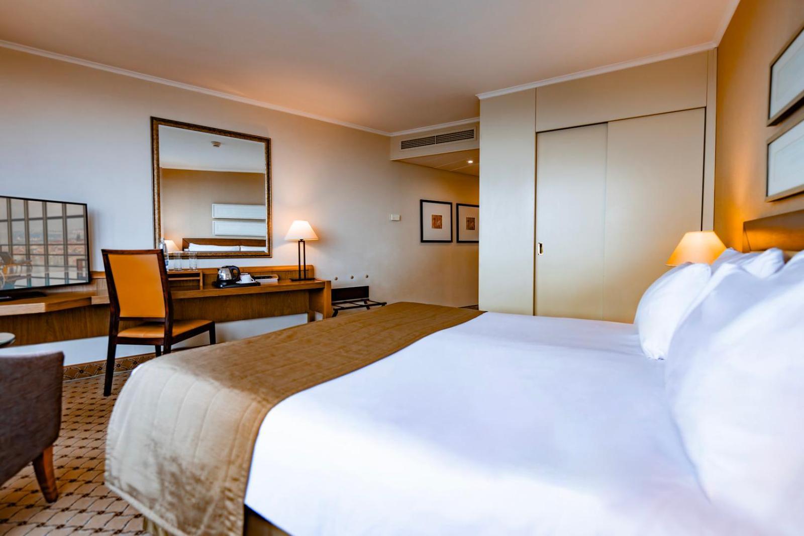 Superior Room,1774426240:JPEG