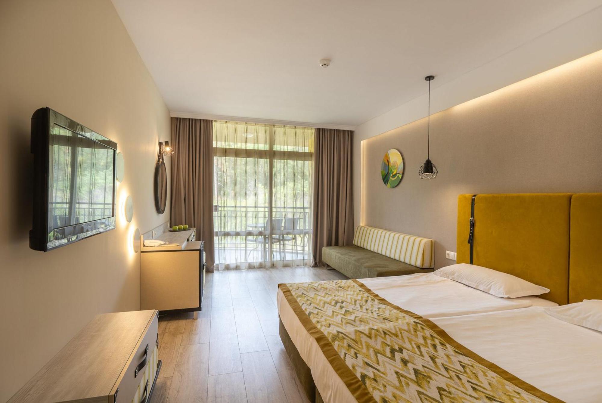 Double Room with Park View – Free Infinity Pool and Private Beach Access