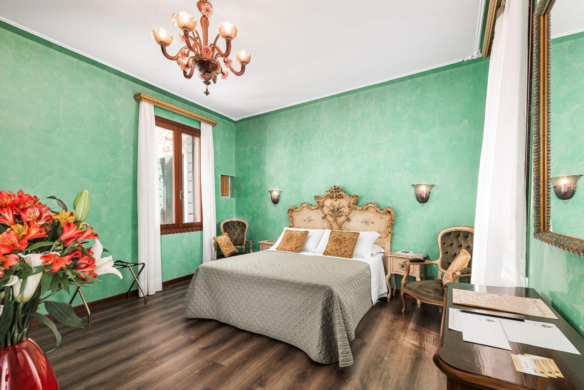 Deluxe Double Room Canal View