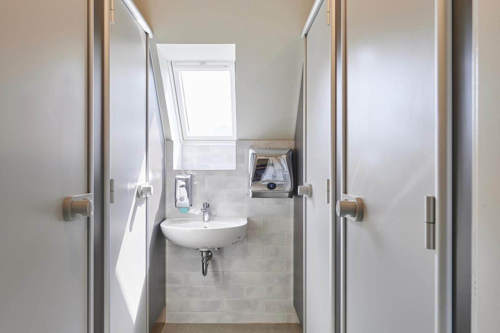 Twin Room with Shared Bathroom,1679562293:JPEG