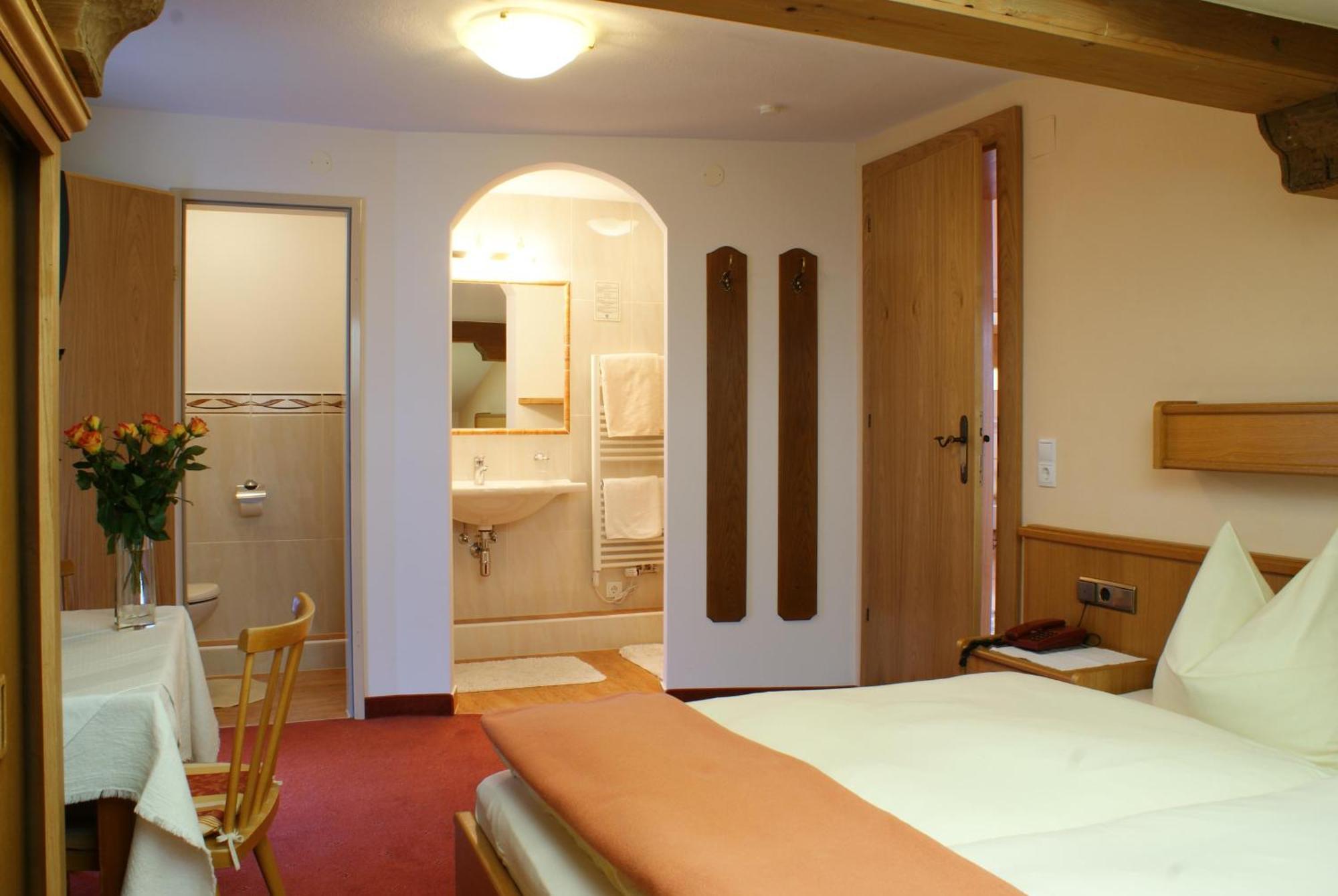 Familienzimmer mit Dusche