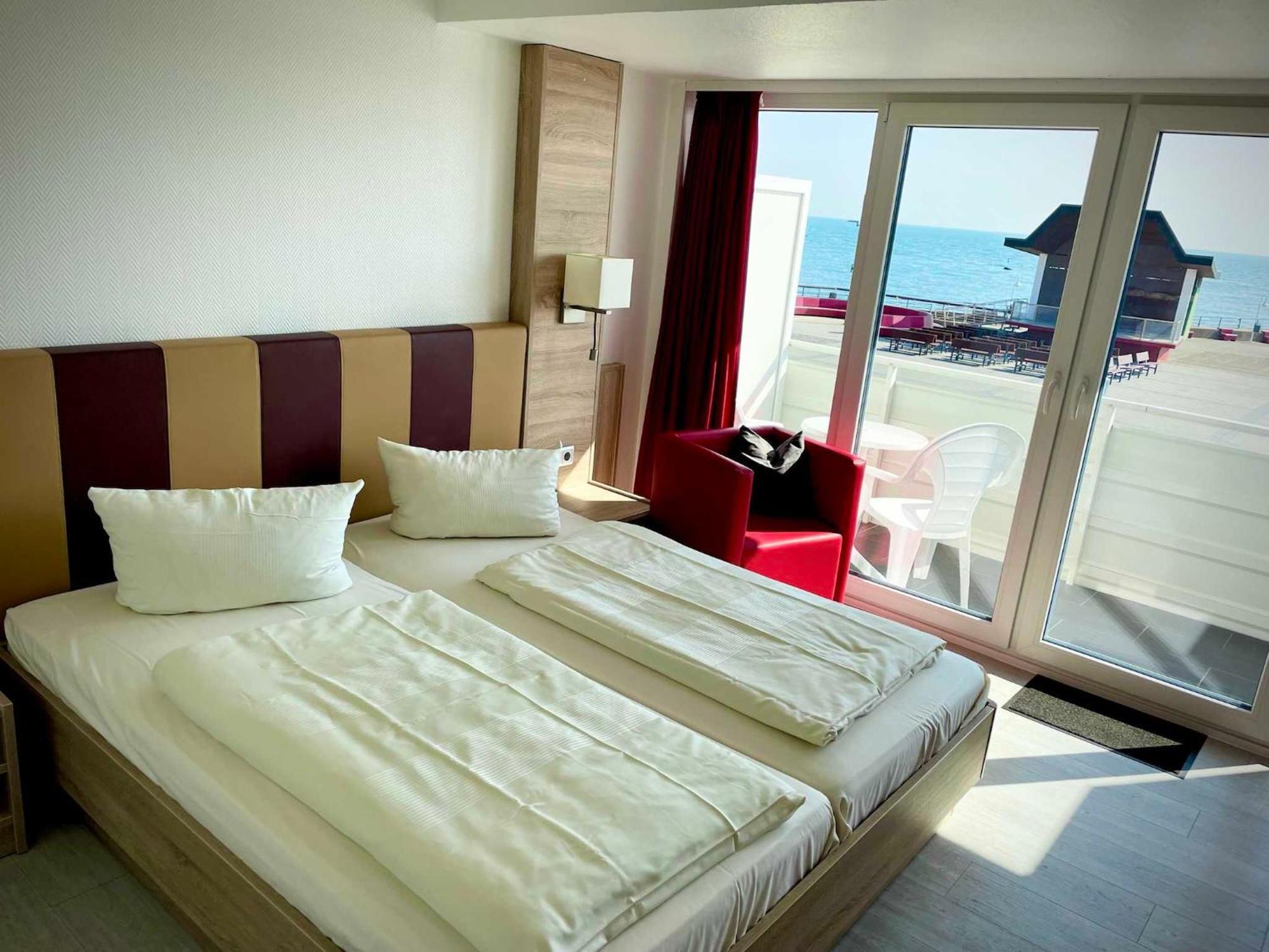 Doppelzimmer mit Balkon und Meerblick