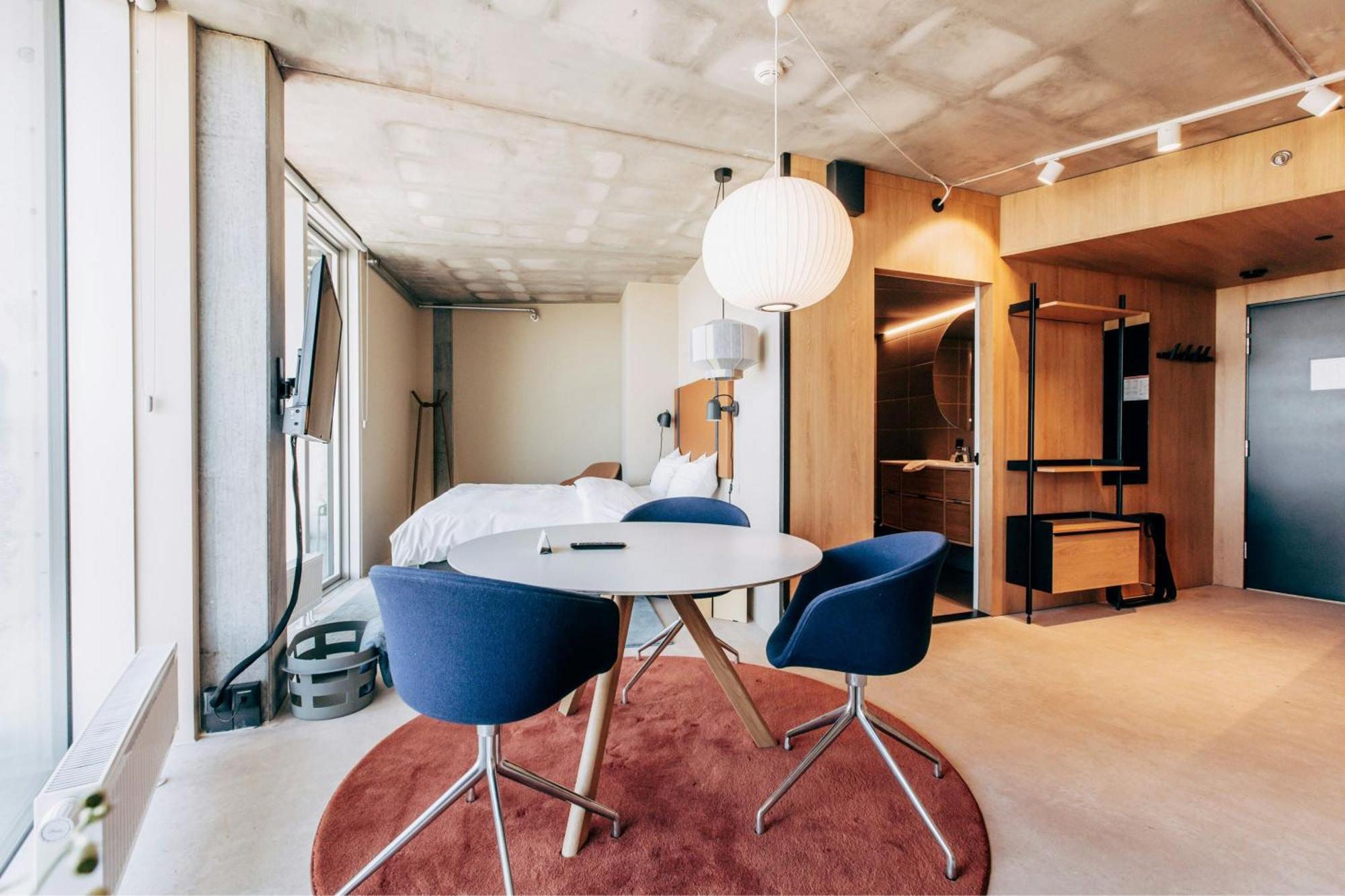 Family Studio with King and Sofa Bed - Sky View,1642399726:JPEG