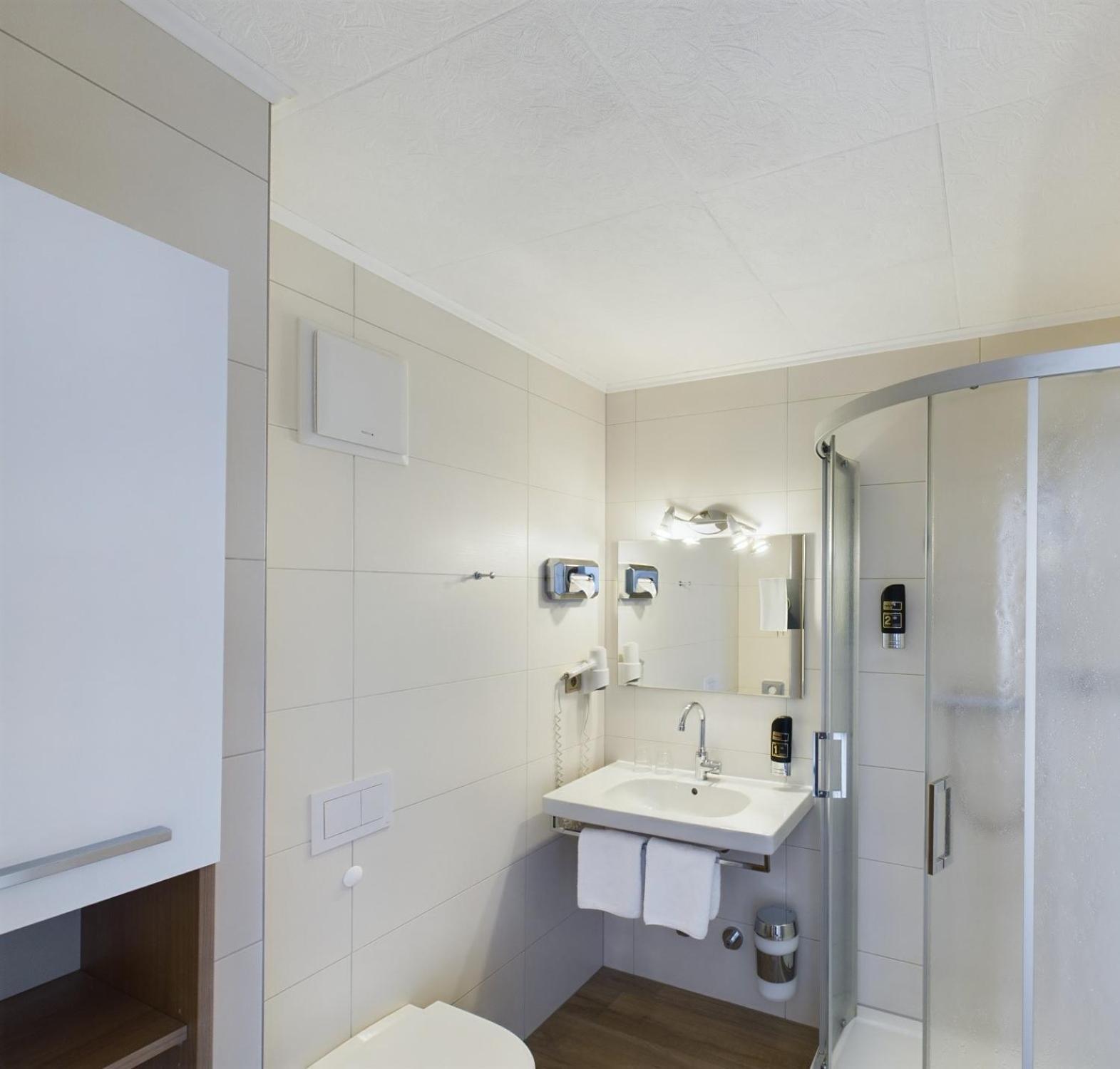 Family Room,1739359194:JPEG