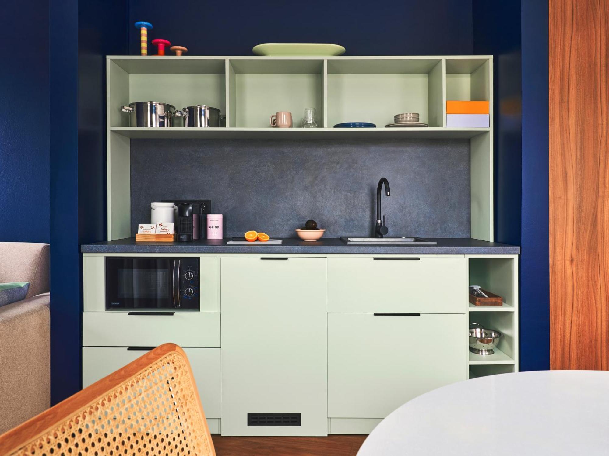 Medium Studio with Kitchenette,1649817742:JPEG