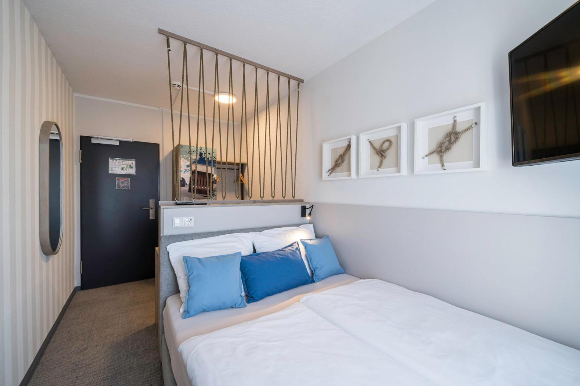 Small Double Room,1666073490:JPEG