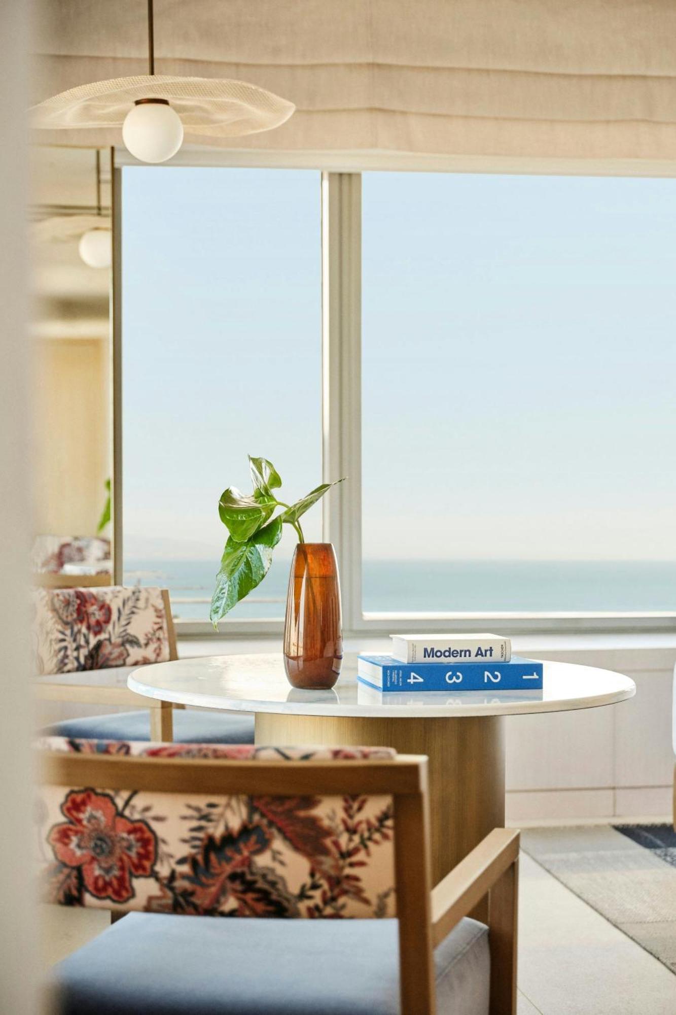 Club Deluxe King Room - Club Level/Upper Floor,1668051483:JPEG