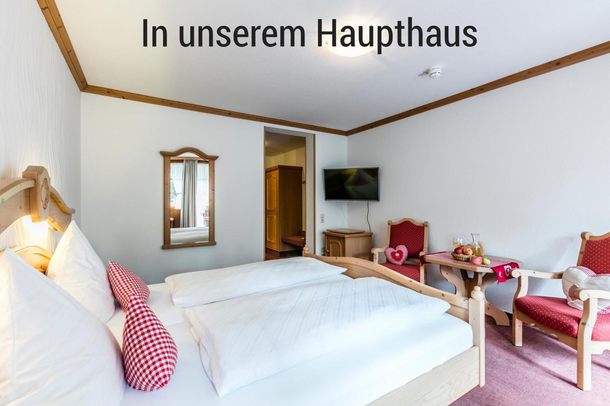 Doppelzimmer mit Balkon