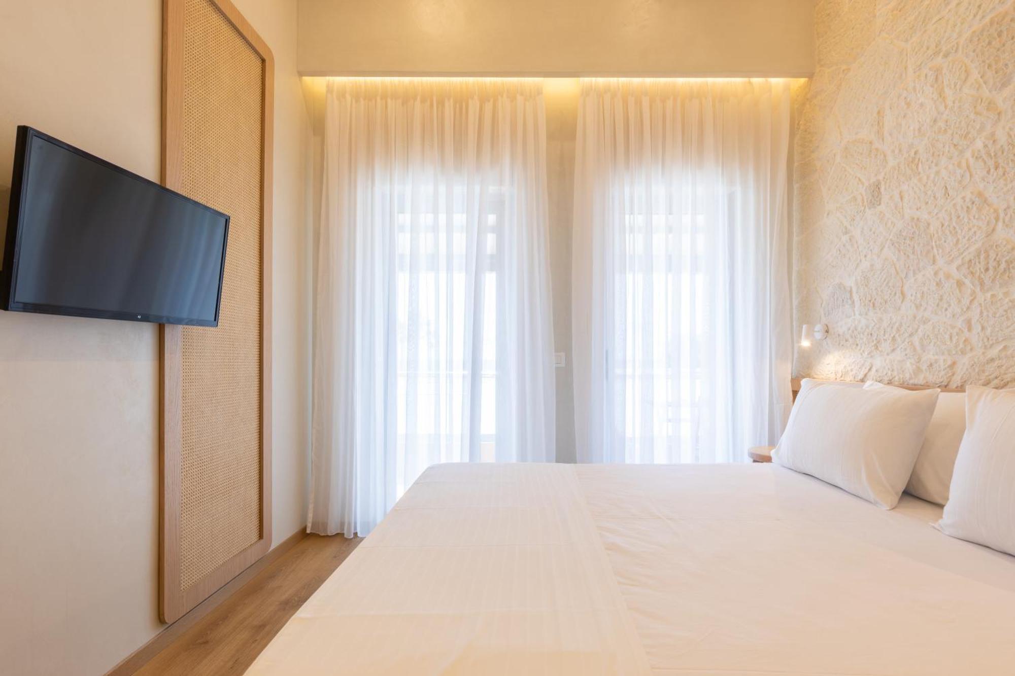 Deluxe Double Room with Balcony and Sea View,1670751509:JPEG